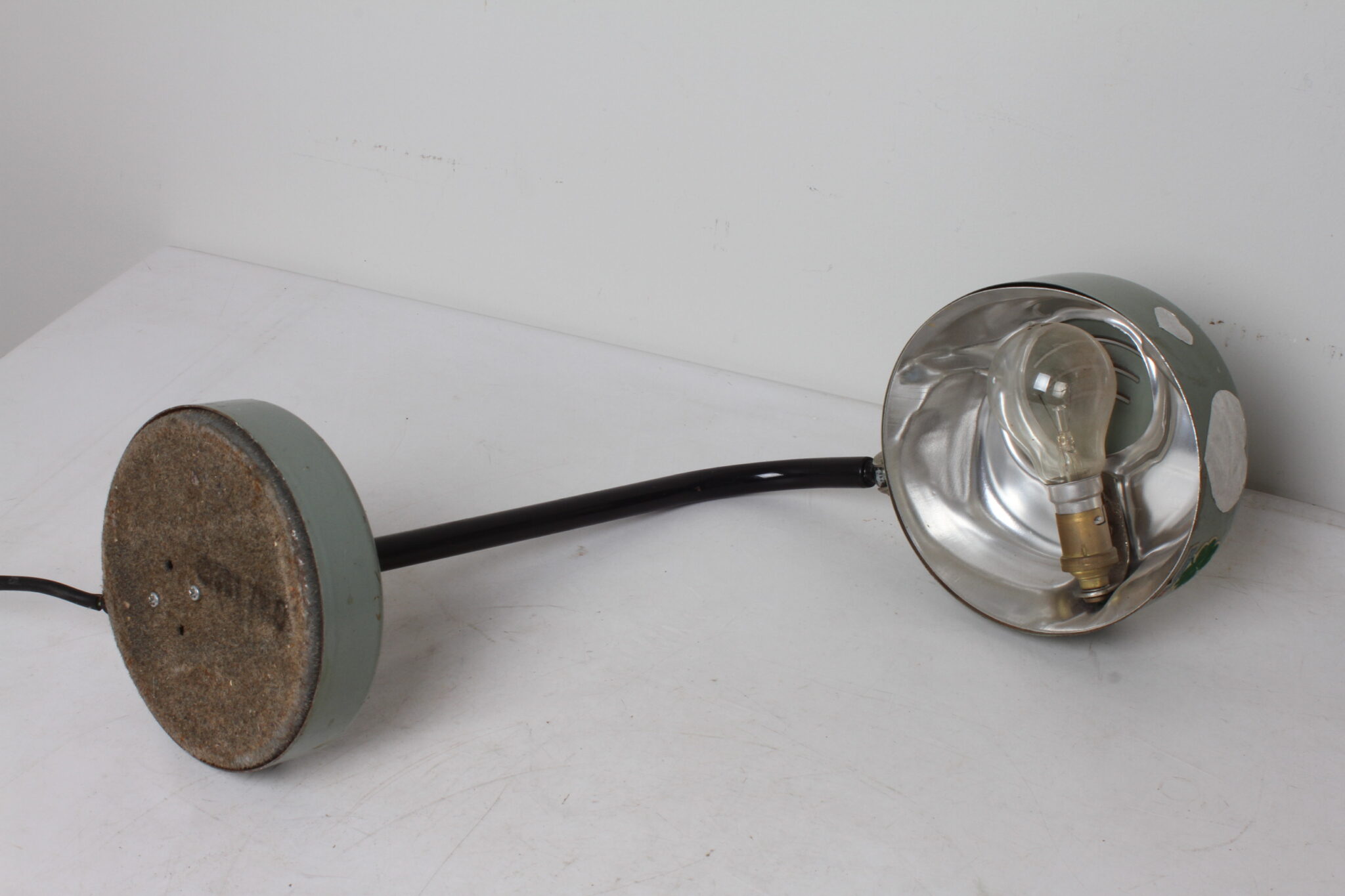 Lampe industrielle vintage en fer vert et noir (4)