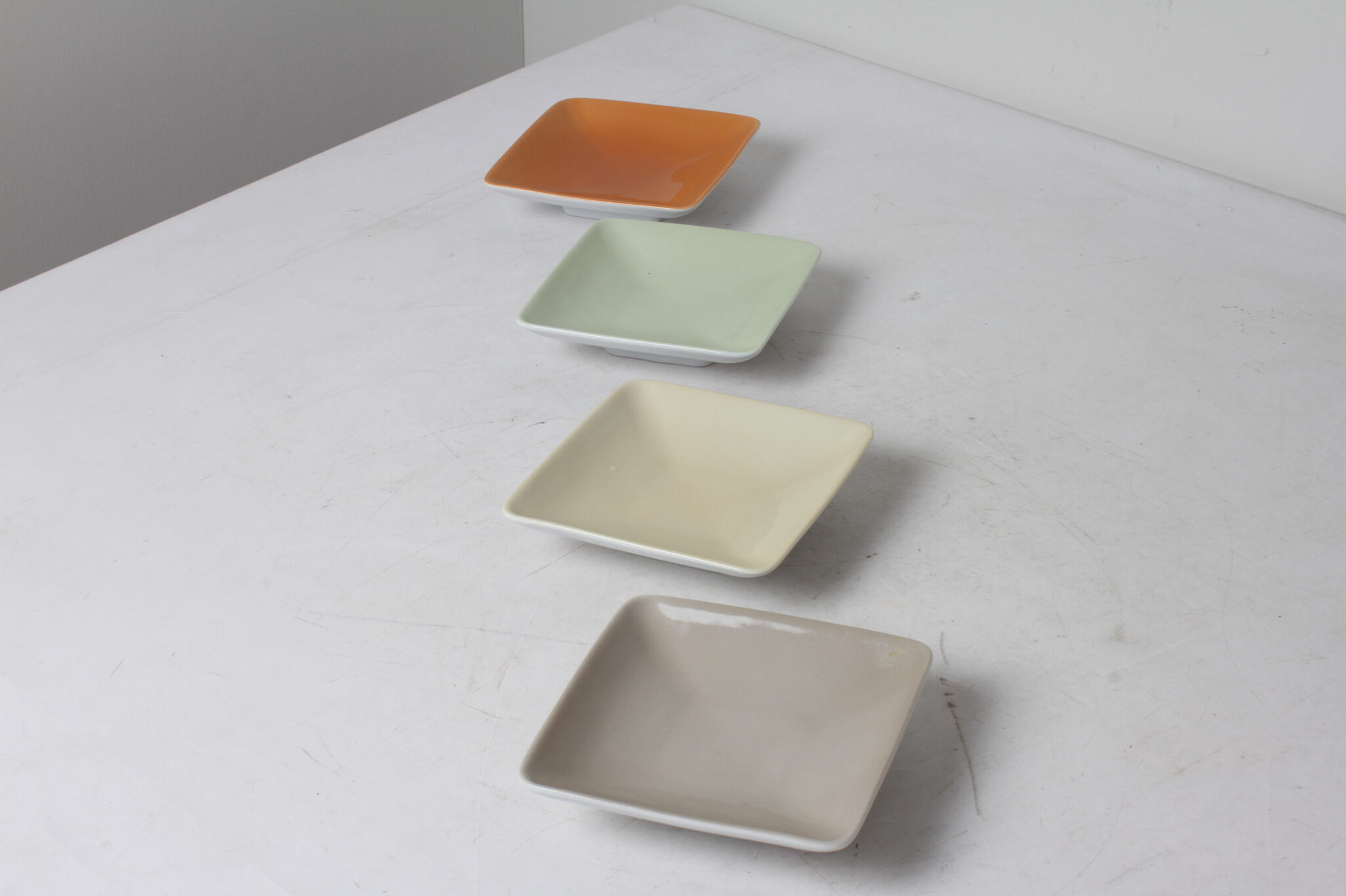Lot de 4 coupelles en porcelaine orange, vert , brune et gris Modulo Guy Degrenne (3)