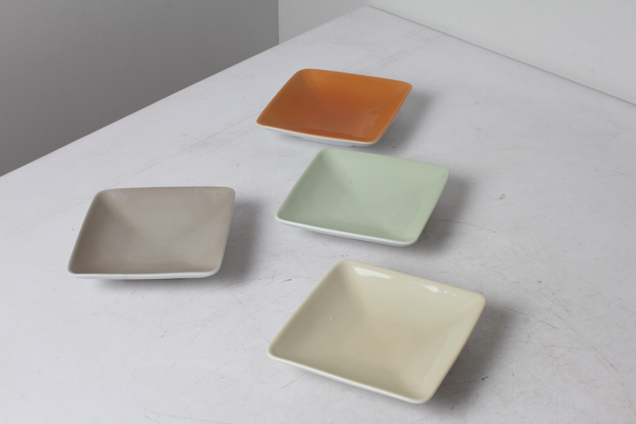 Lot de 4 coupelles en porcelaine orange, vert , brune et gris Modulo Guy Degrenne (4)