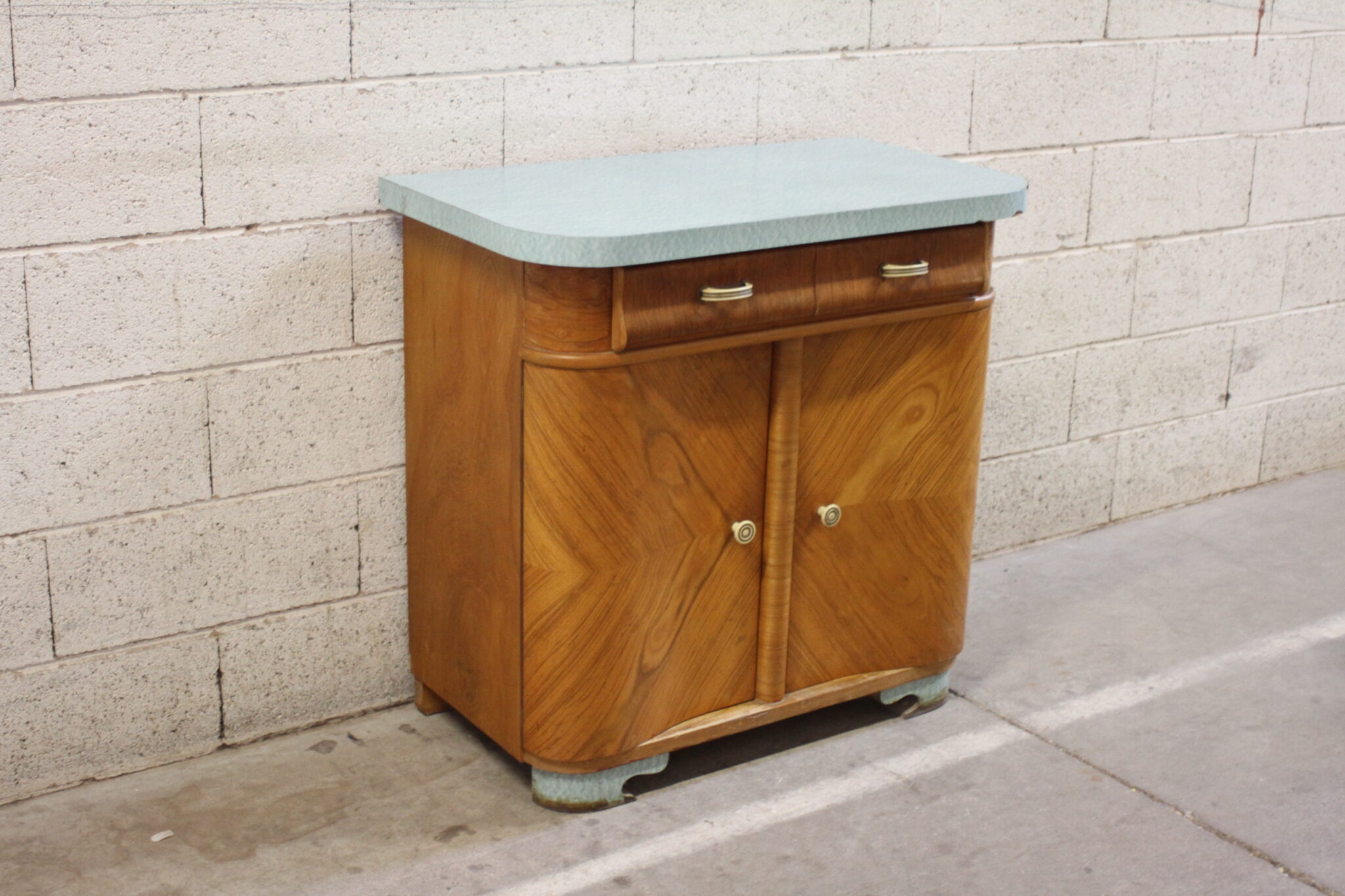 meuble-rangement-vintage-et-design-en-bois-2-portes-2-tiroirs-mobilier-brocante-occasion-emmaus-scherwiller-etikette (2)