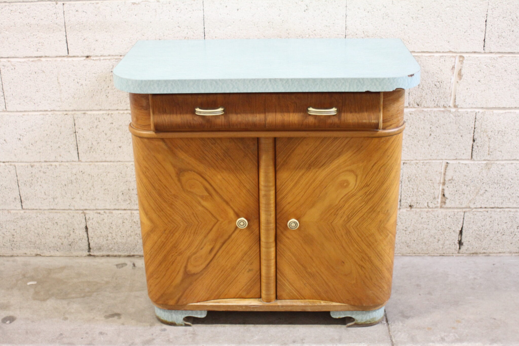 meuble-rangement-vintage-et-design-en-bois-2-portes-2-tiroirs-mobilier-brocante-occasion-emmaus-scherwiller-etikette (3)
