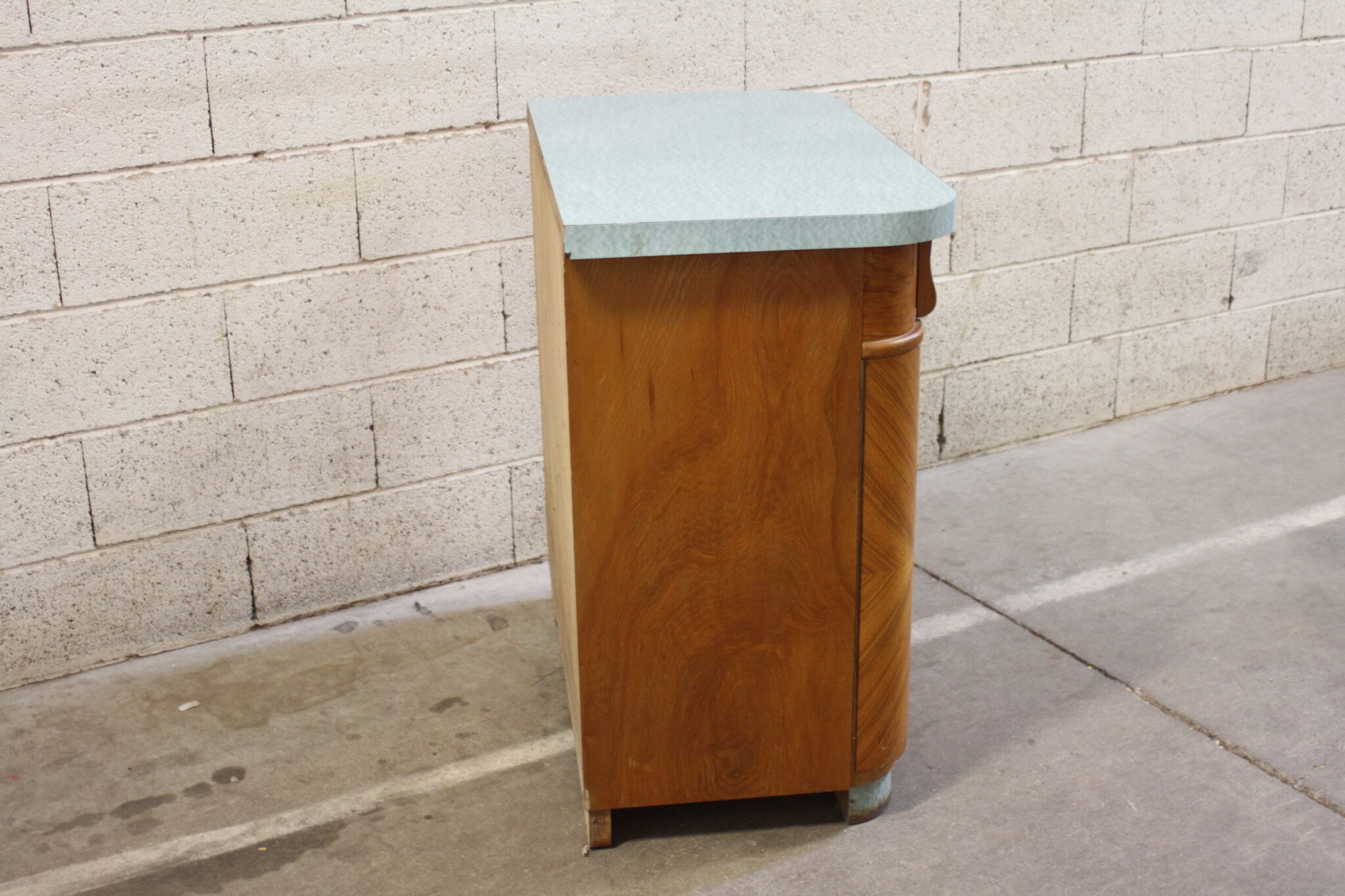 meuble-rangement-vintage-et-design-en-bois-2-portes-2-tiroirs-mobilier-brocante-occasion-emmaus-scherwiller-etikette (4)
