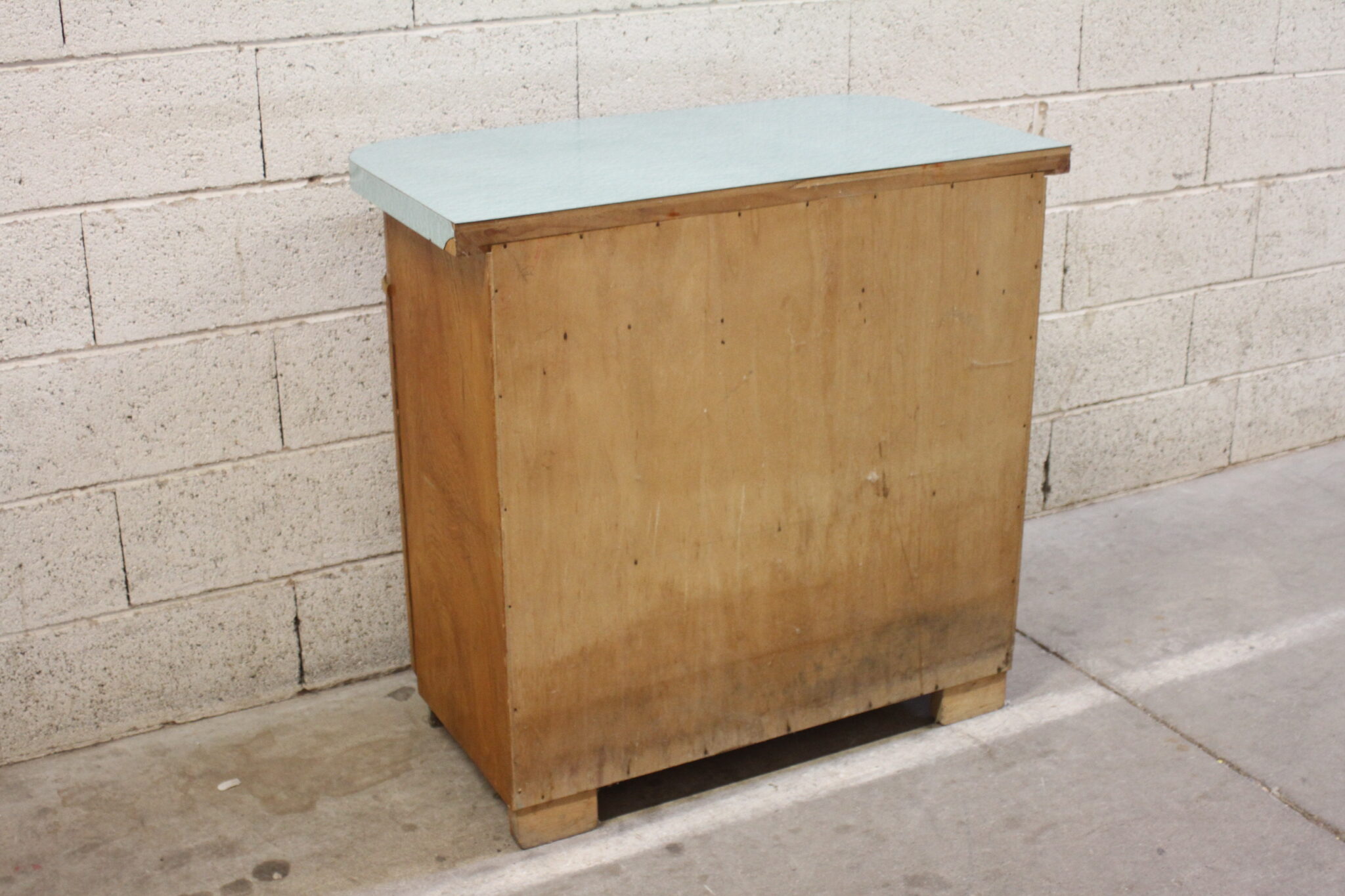 meuble-rangement-vintage-et-design-en-bois-2-portes-2-tiroirs-mobilier-brocante-occasion-emmaus-scherwiller-etikette (5)