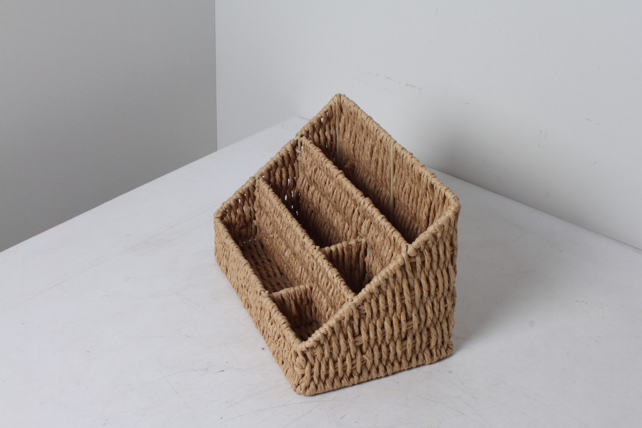 Organiseur de bureau en rotin beige (3)