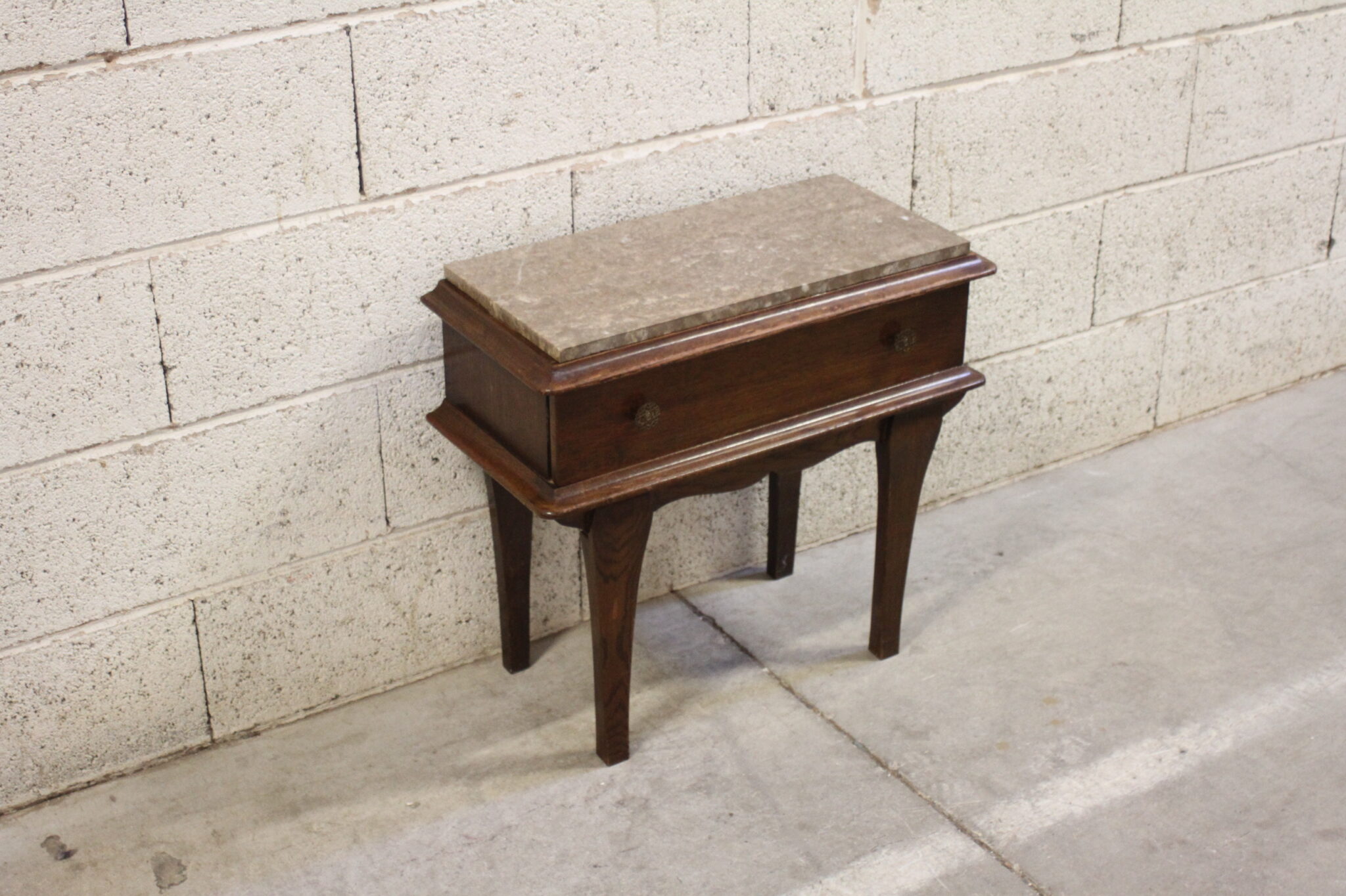 petit-meuble-d'appoint-sur-pieds-en-bois-fonce-et-marbre-1-tiroir-mobilier-brocante-occasion-emmaus-scherwiller-etikette (2)