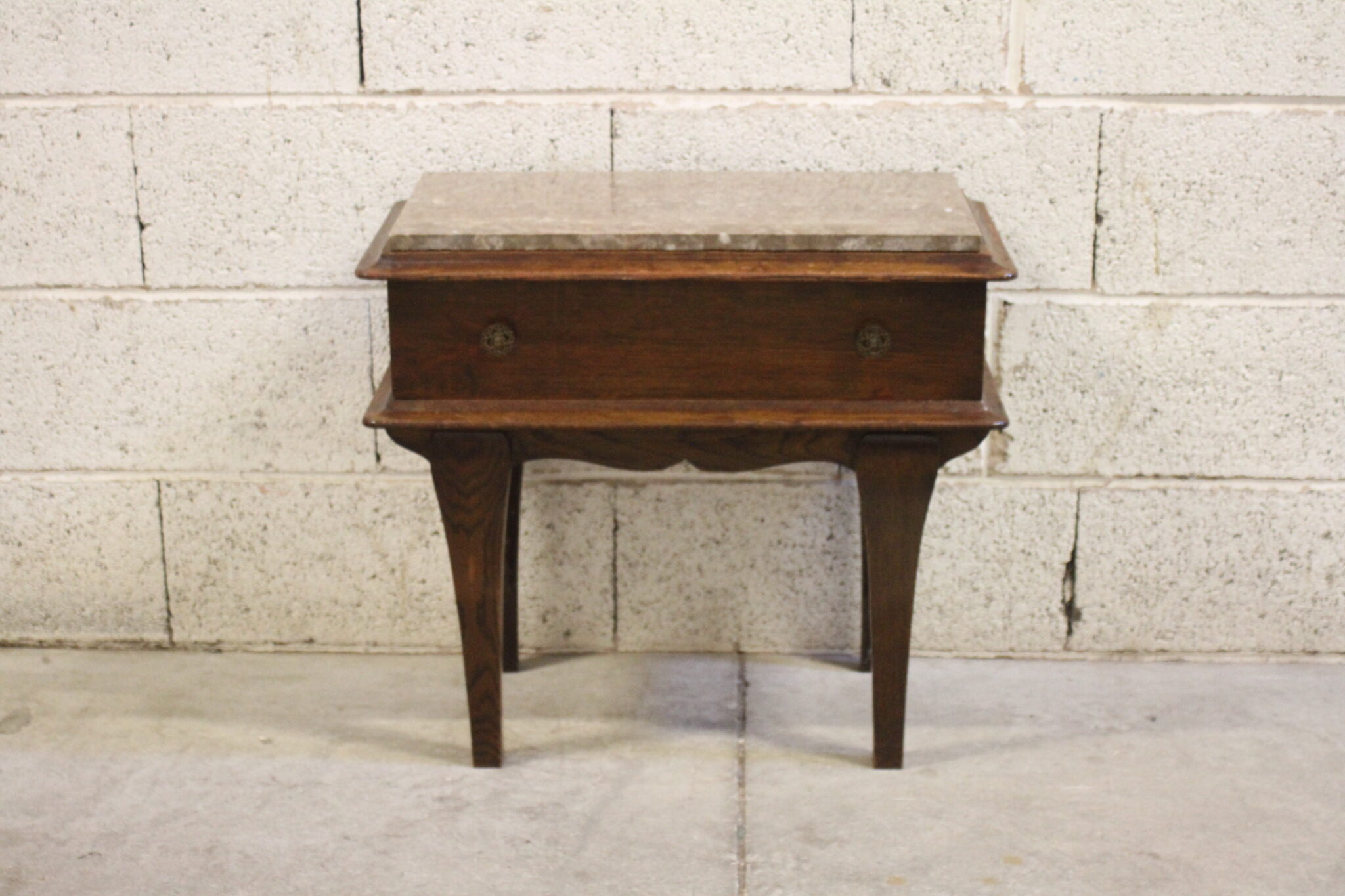 petit-meuble-d'appoint-sur-pieds-en-bois-fonce-et-marbre-1-tiroir-mobilier-brocante-occasion-emmaus-scherwiller-etikette (3)