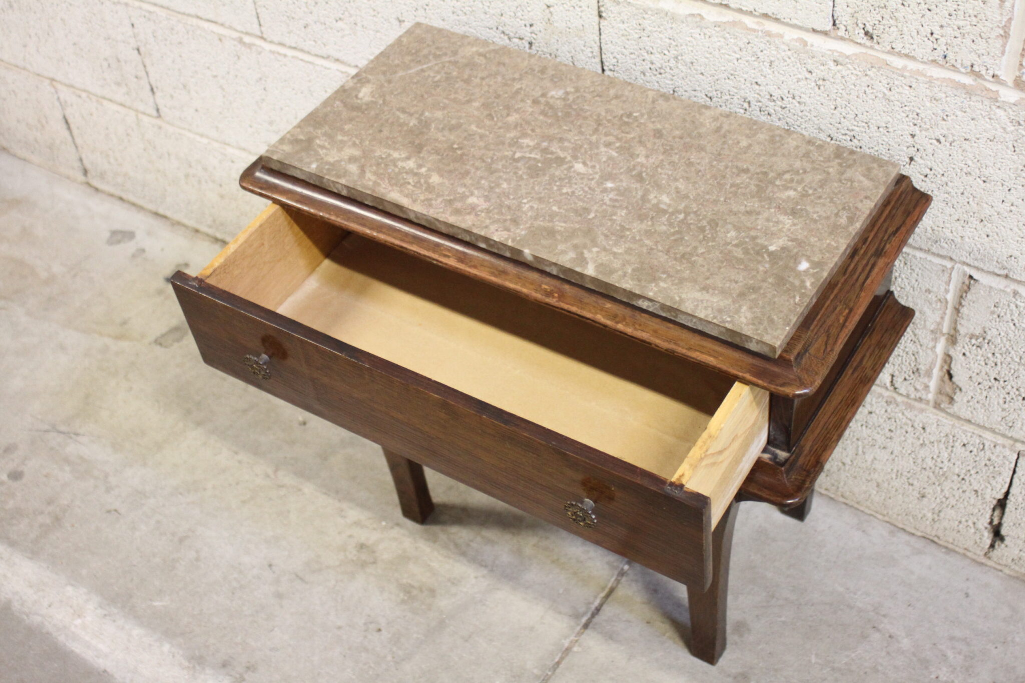 petit-meuble-d'appoint-sur-pieds-en-bois-fonce-et-marbre-1-tiroir-mobilier-brocante-occasion-emmaus-scherwiller-etikette (4)