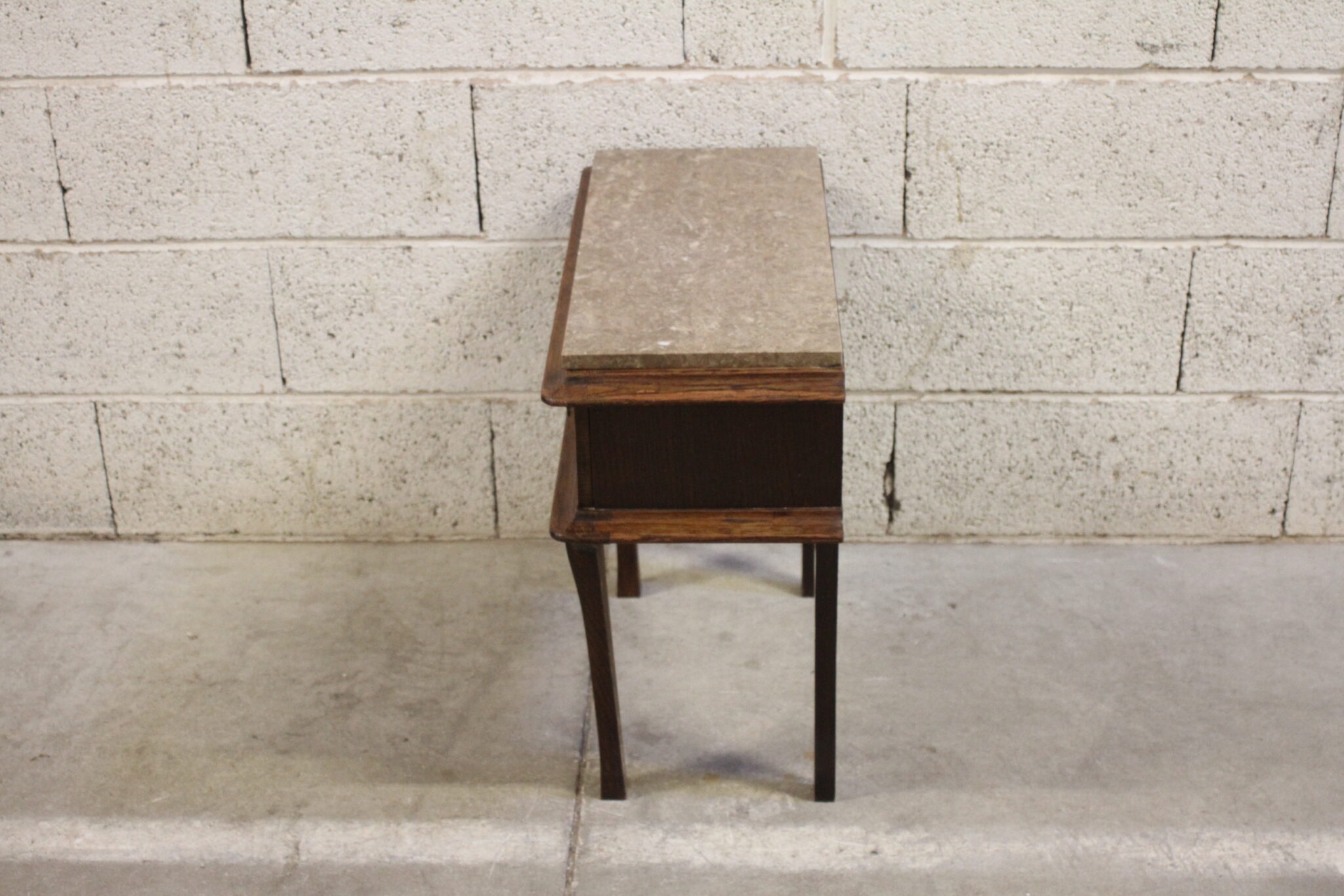 petit-meuble-d'appoint-sur-pieds-en-bois-fonce-et-marbre-1-tiroir-mobilier-brocante-occasion-emmaus-scherwiller-etikette (5)