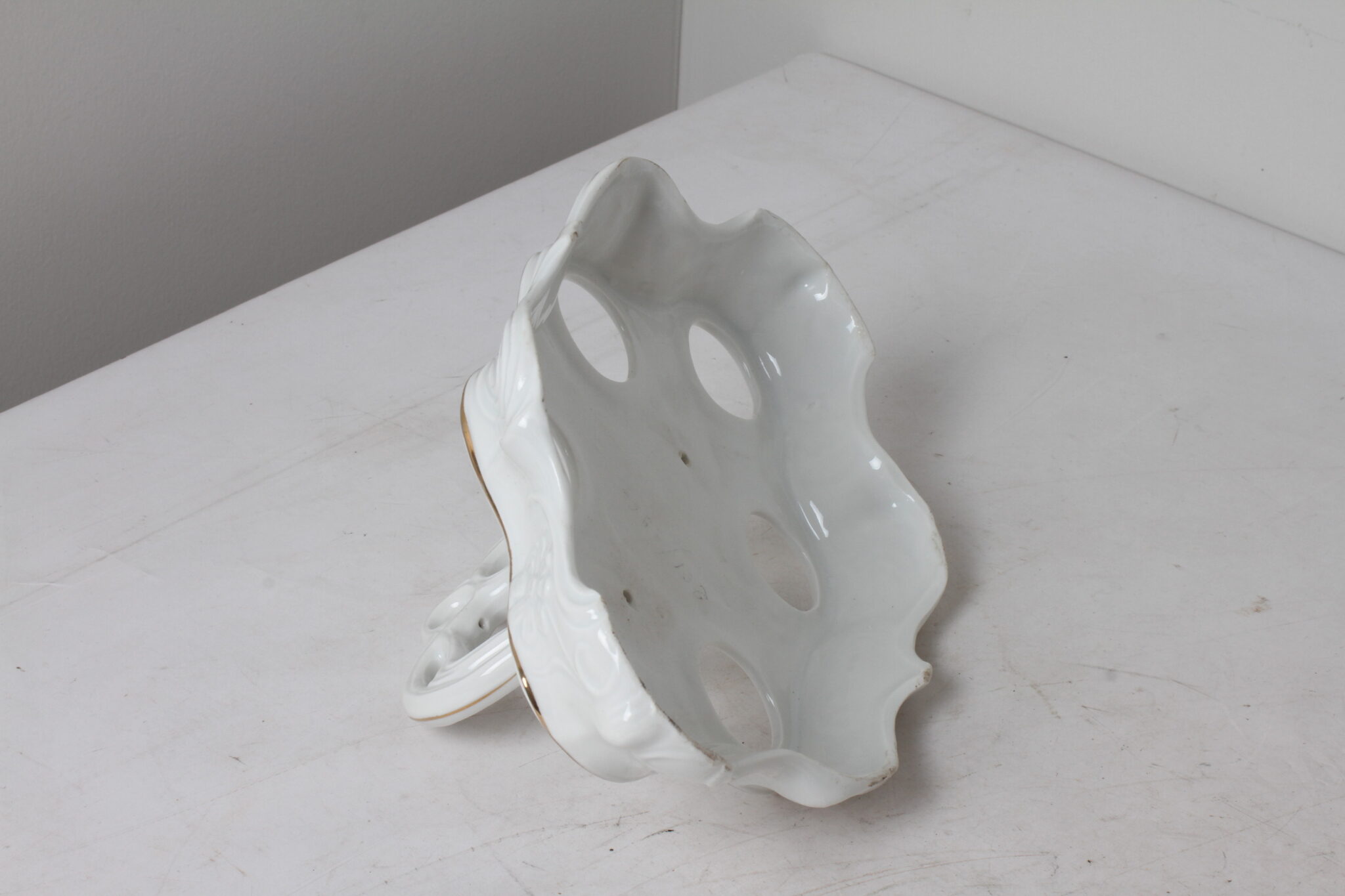 Présentoir à œufs vintage en porcelaine blanche (1)