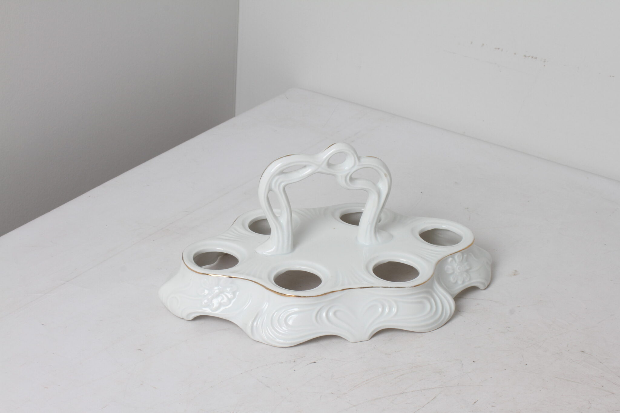 Présentoir à œufs vintage en porcelaine blanche (3)