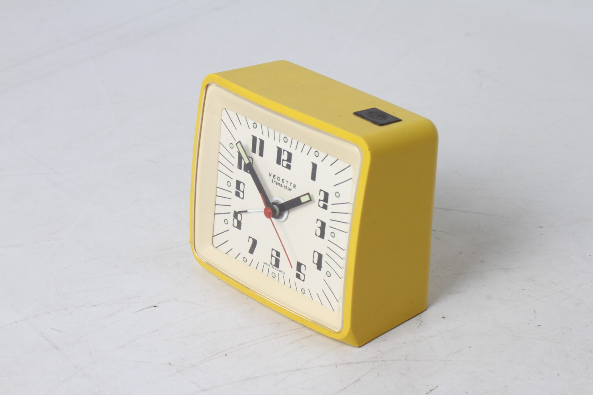 Réveil vedette en plastique de jaune (3)