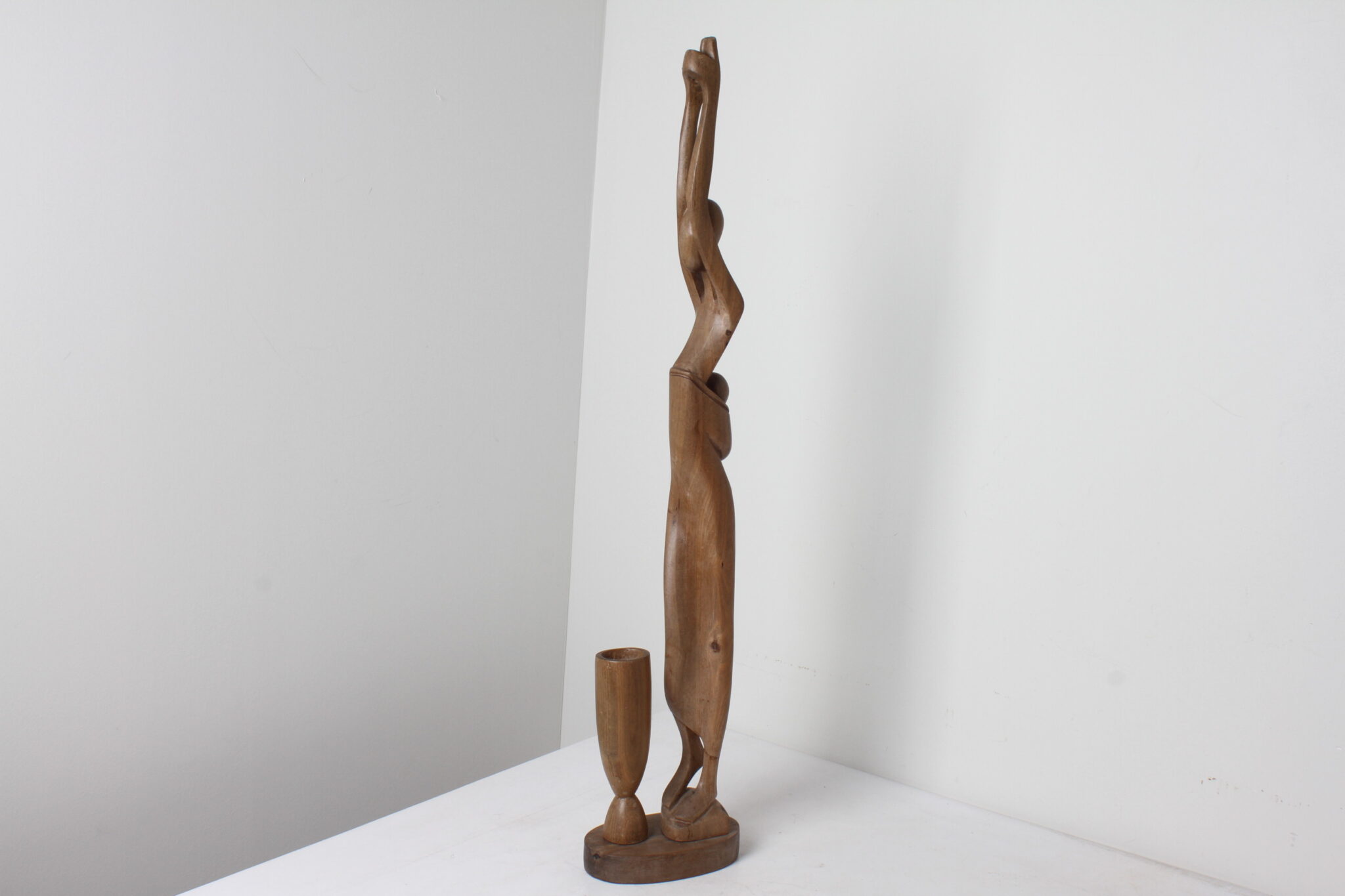 Statuette femme et enfant en bois sculpté avec support décoratif (1)