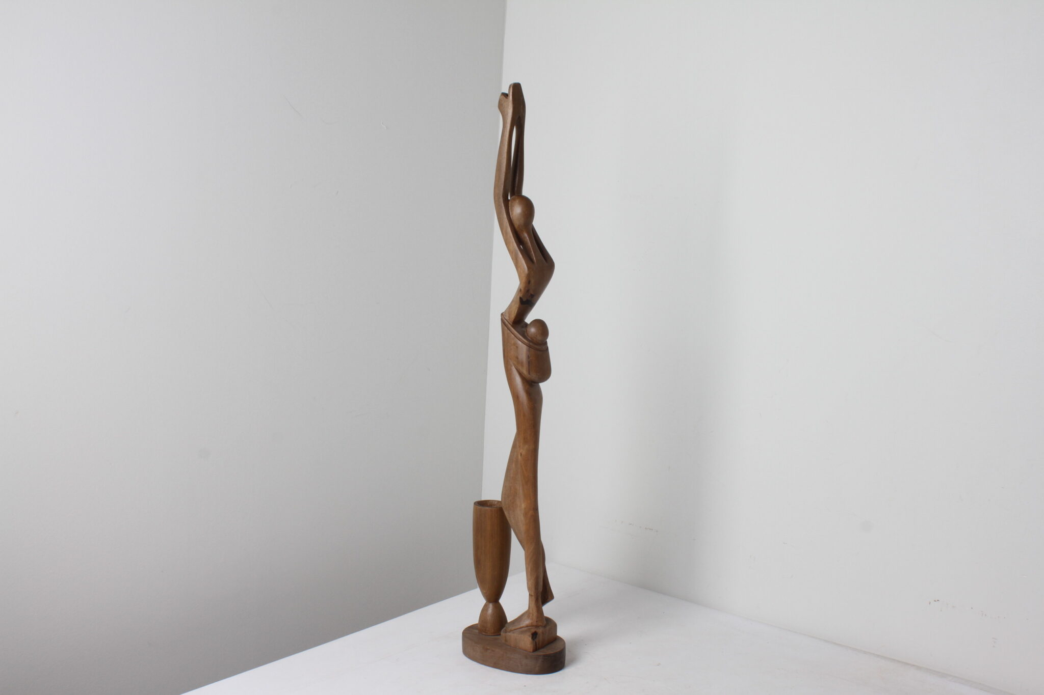 Statuette femme et enfant en bois sculpté avec support décoratif (5)