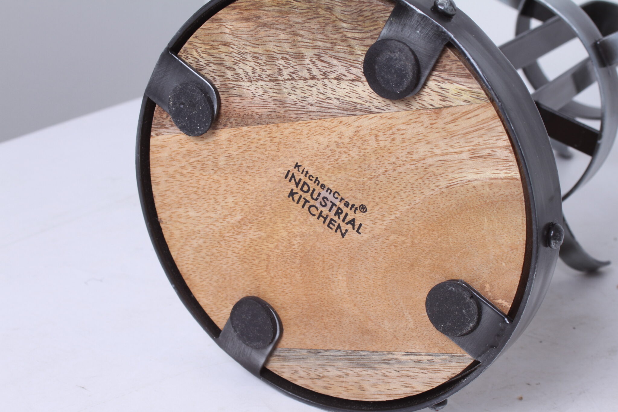 Support industriel à tasses en fer et bois (1)