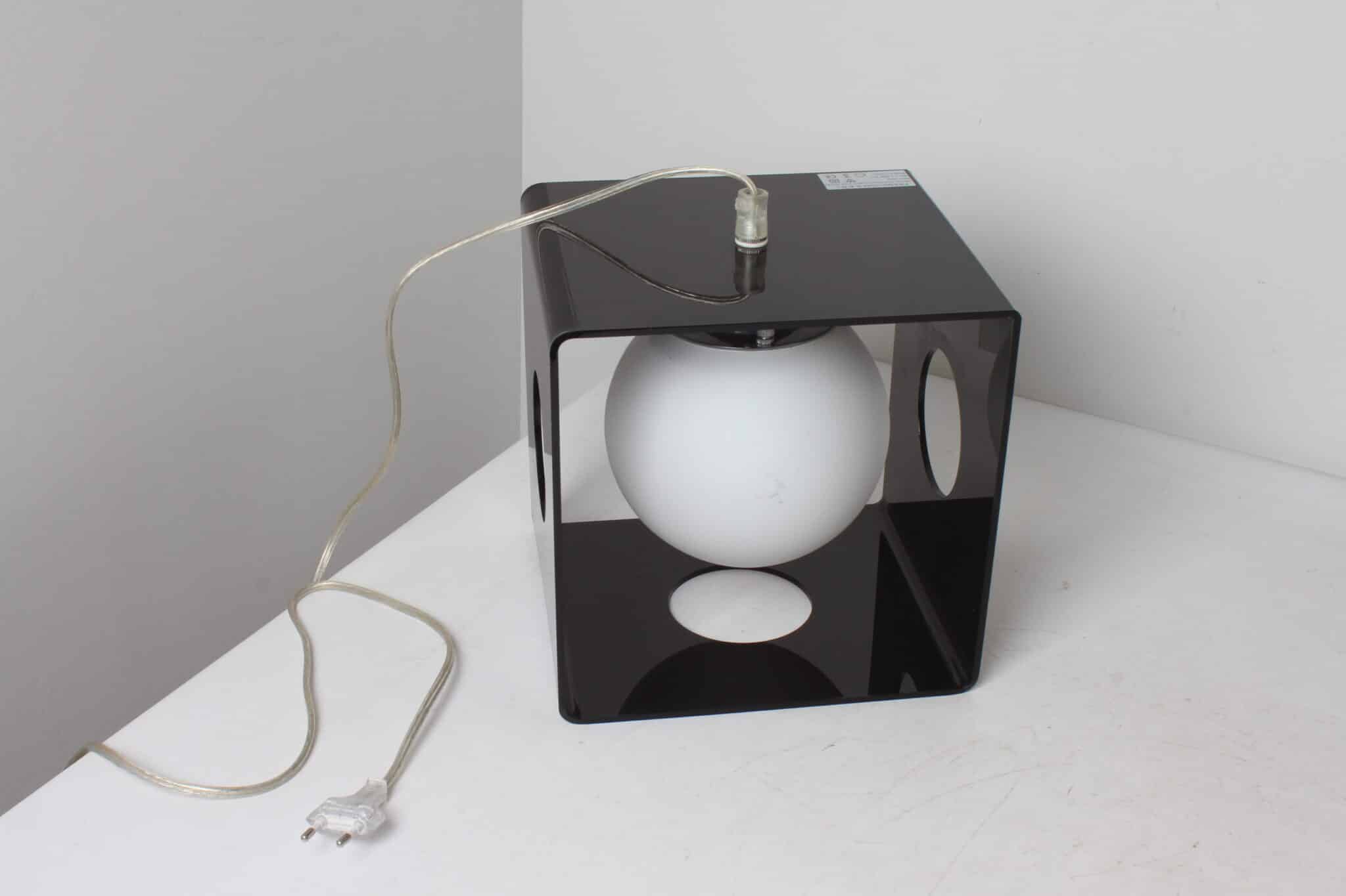 Suspension cubique en plastique noir et blanc Francodim S.A.R (1)