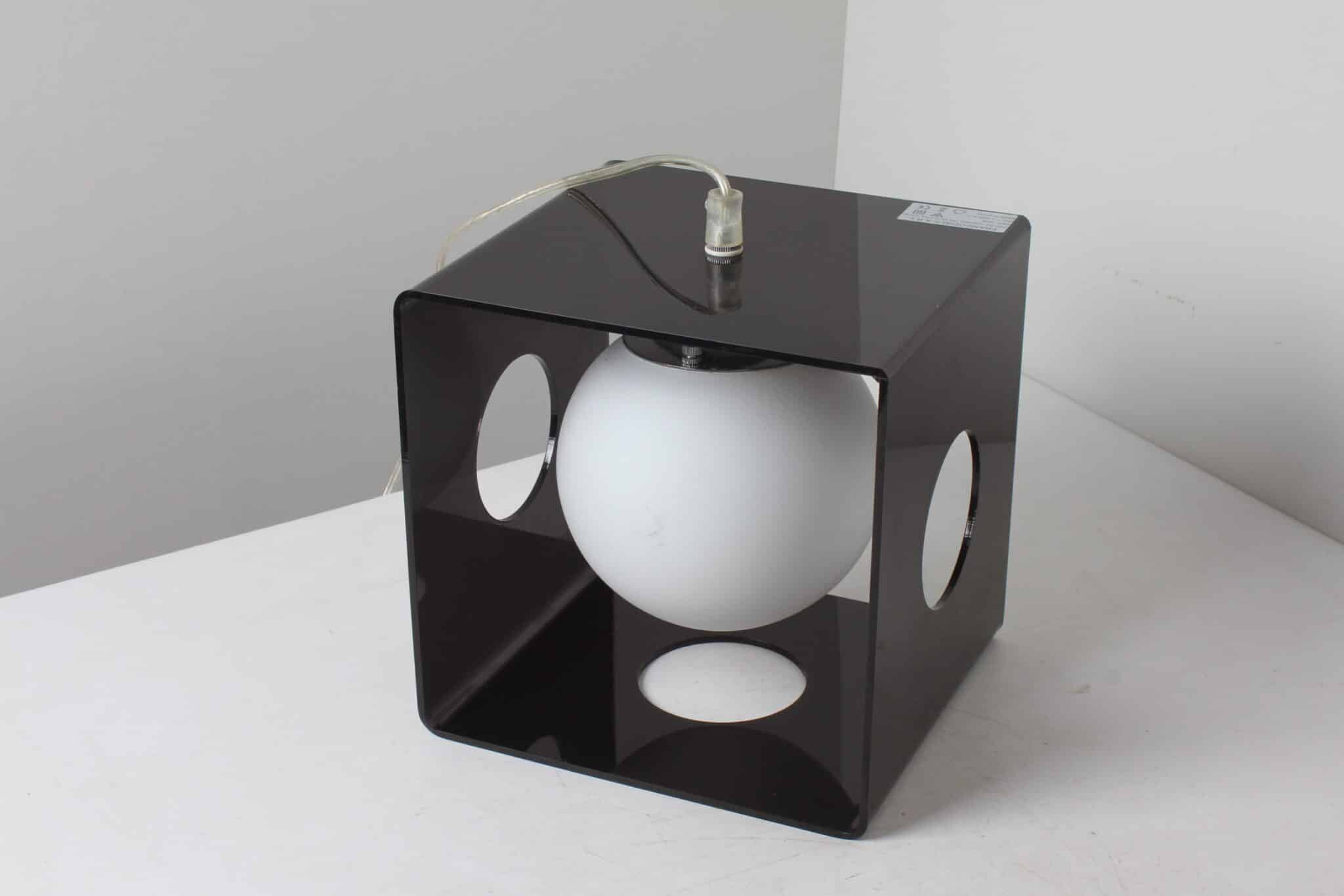 Suspension cubique en plastique noir et blanc Francodim S.A.R (2)