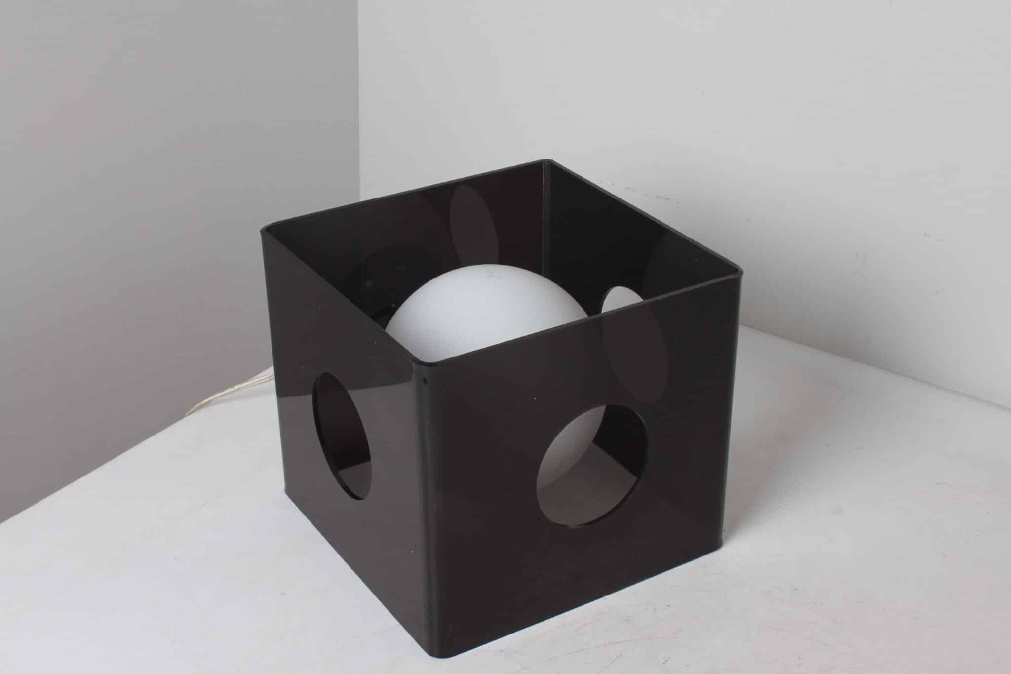 Suspension cubique en plastique noir et blanc Francodim S.A.R (4)