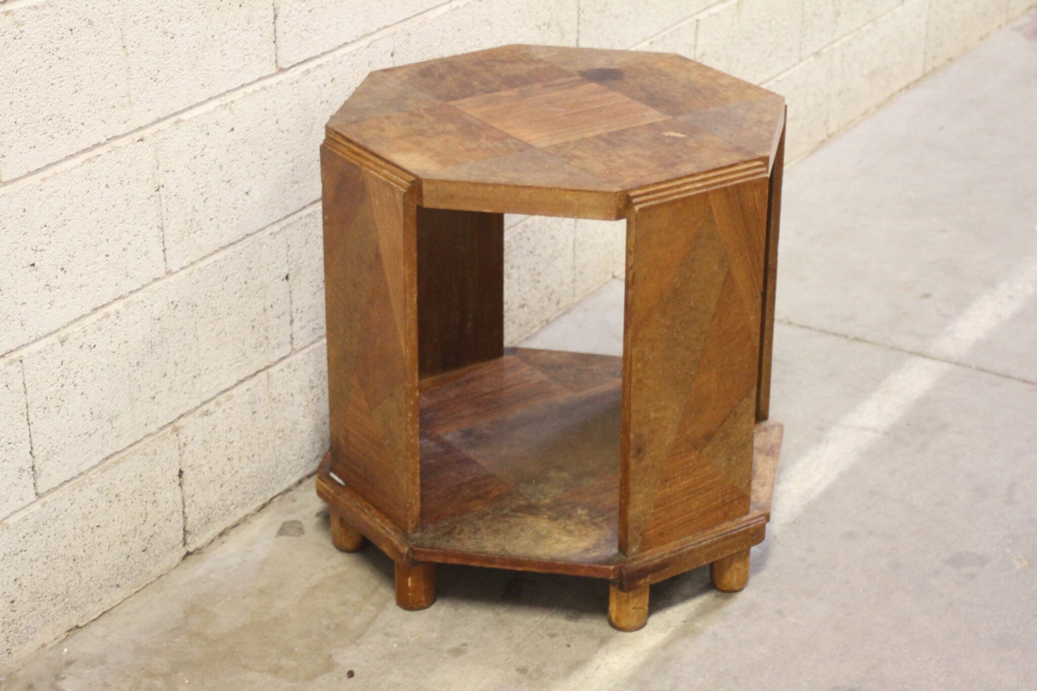 table-d'appoint-gueridon-octogonale-art-deco-bois-mobilier-brocante-occasion-emmaus-scherwiller-etikette (1)
