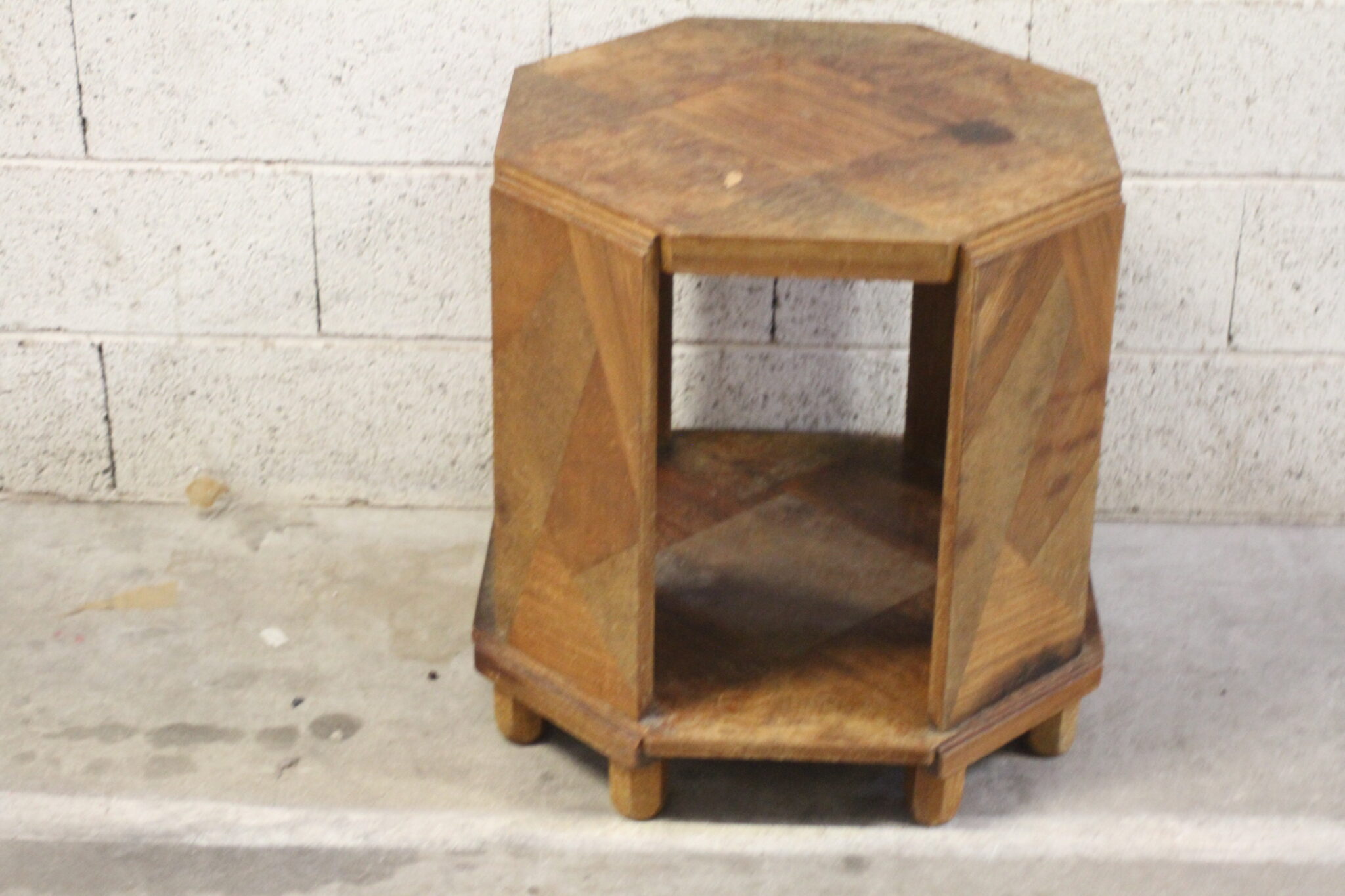 table-d'appoint-gueridon-octogonale-art-deco-bois-mobilier-brocante-occasion-emmaus-scherwiller-etikette (2)