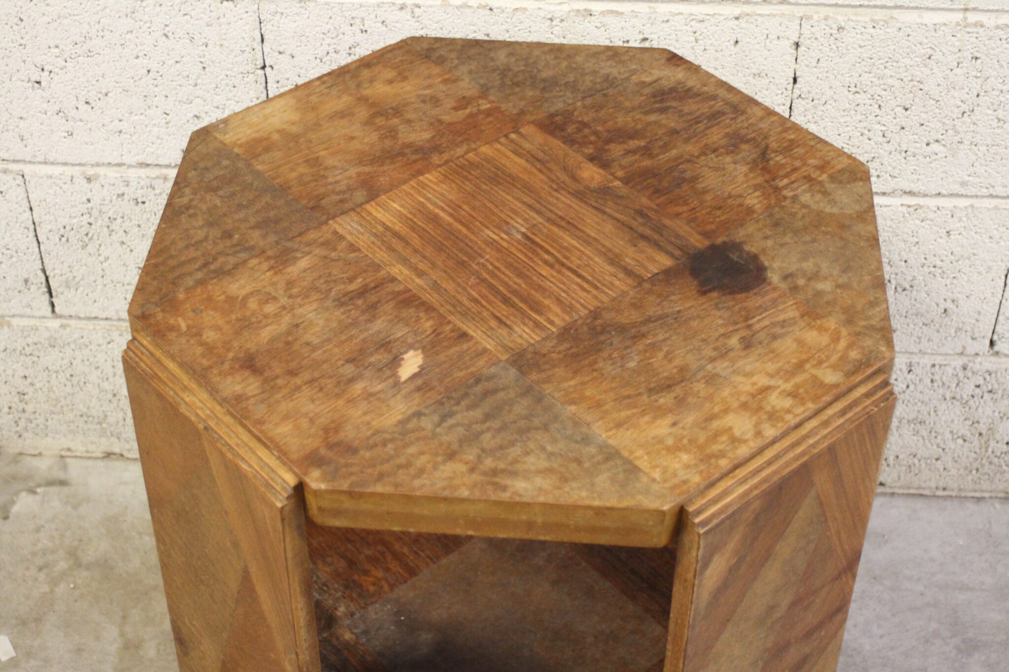 table-d'appoint-gueridon-octogonale-art-deco-bois-mobilier-brocante-occasion-emmaus-scherwiller-etikette (5)