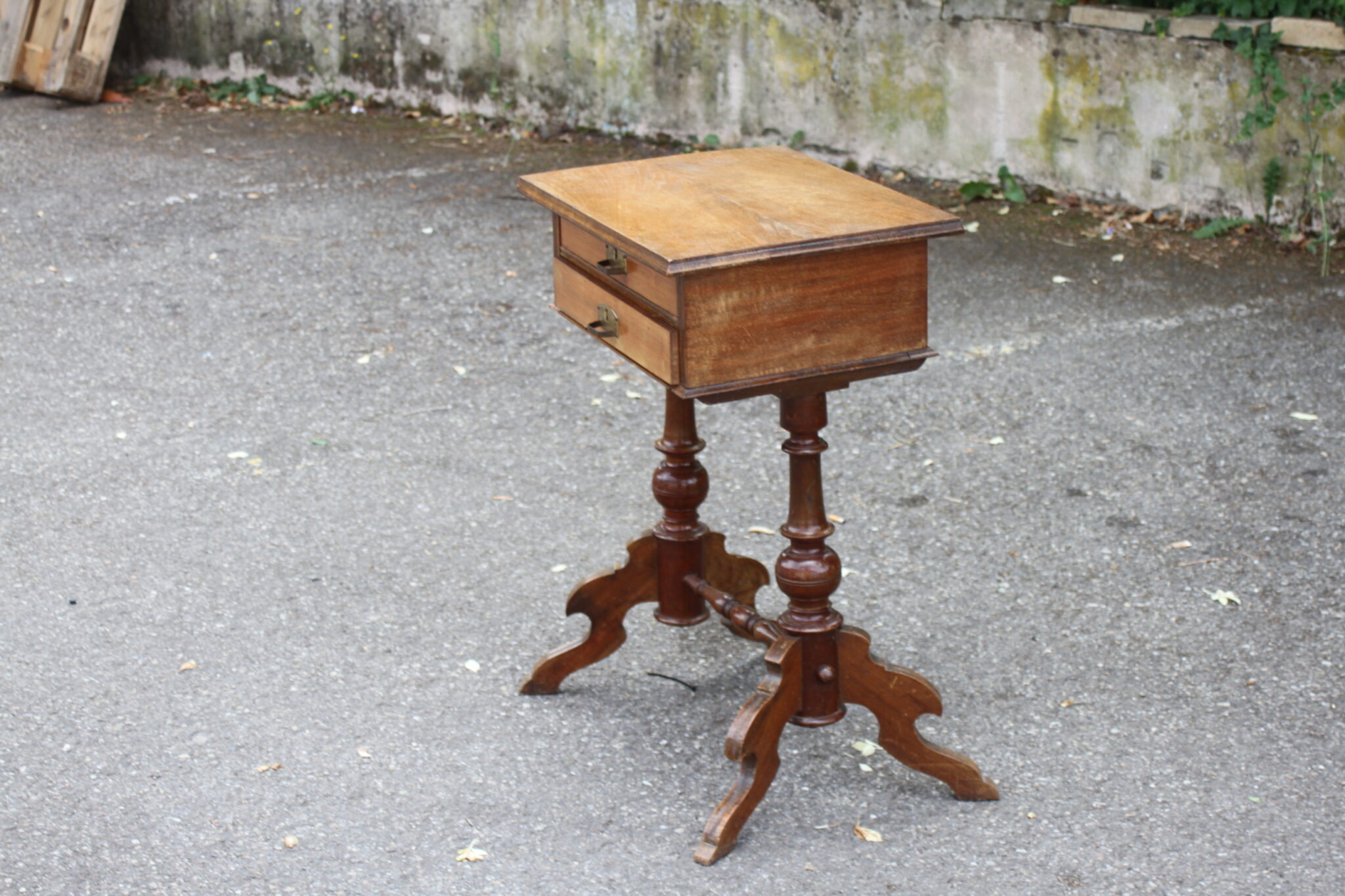 ancienne-console-travailleuse-d'epoque-en-bois-rare-piece-brocante-occasion-emmaus-scherwiller-etikette (3)
