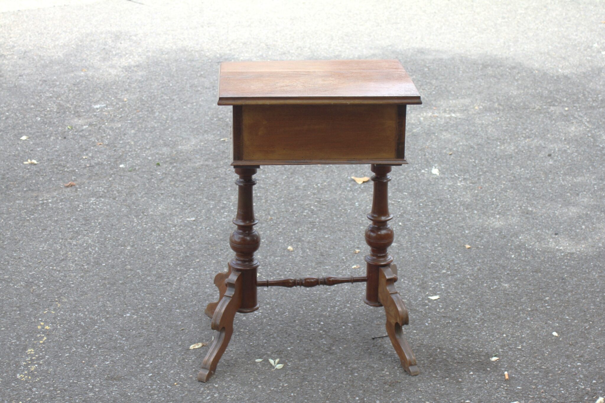ancienne-console-travailleuse-d'epoque-en-bois-rare-piece-brocante-occasion-emmaus-scherwiller-etikette (4)