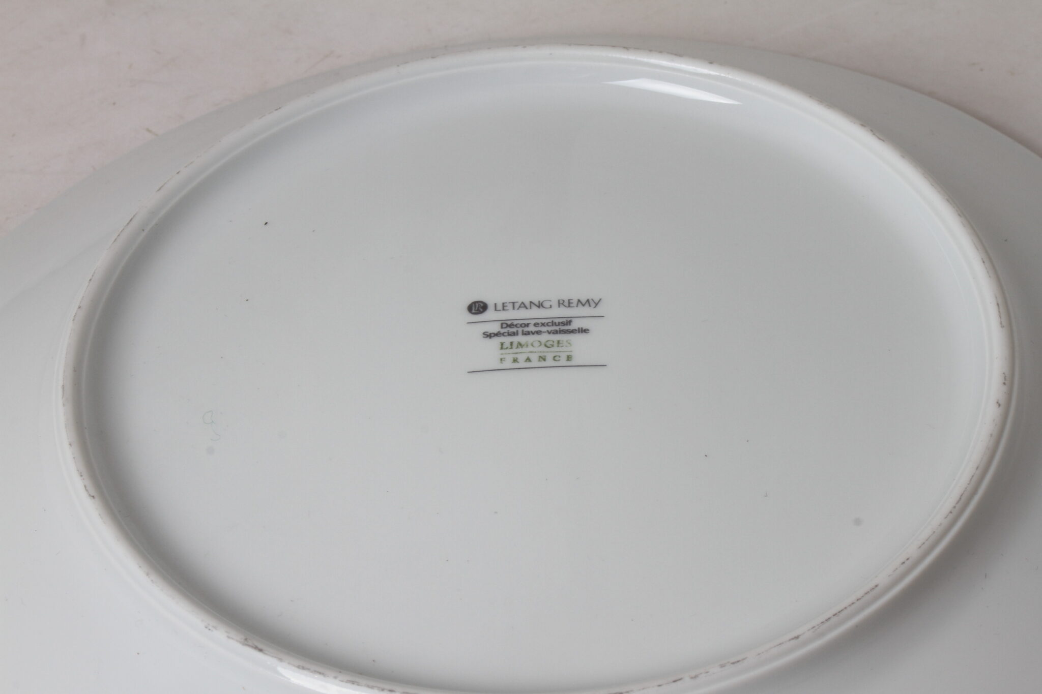 assiette-de-presentation-ronde-vintage-letang-remy-porcelaine-limoges-art-de-la-table-occasion-emmaus-scherwiller-etikette