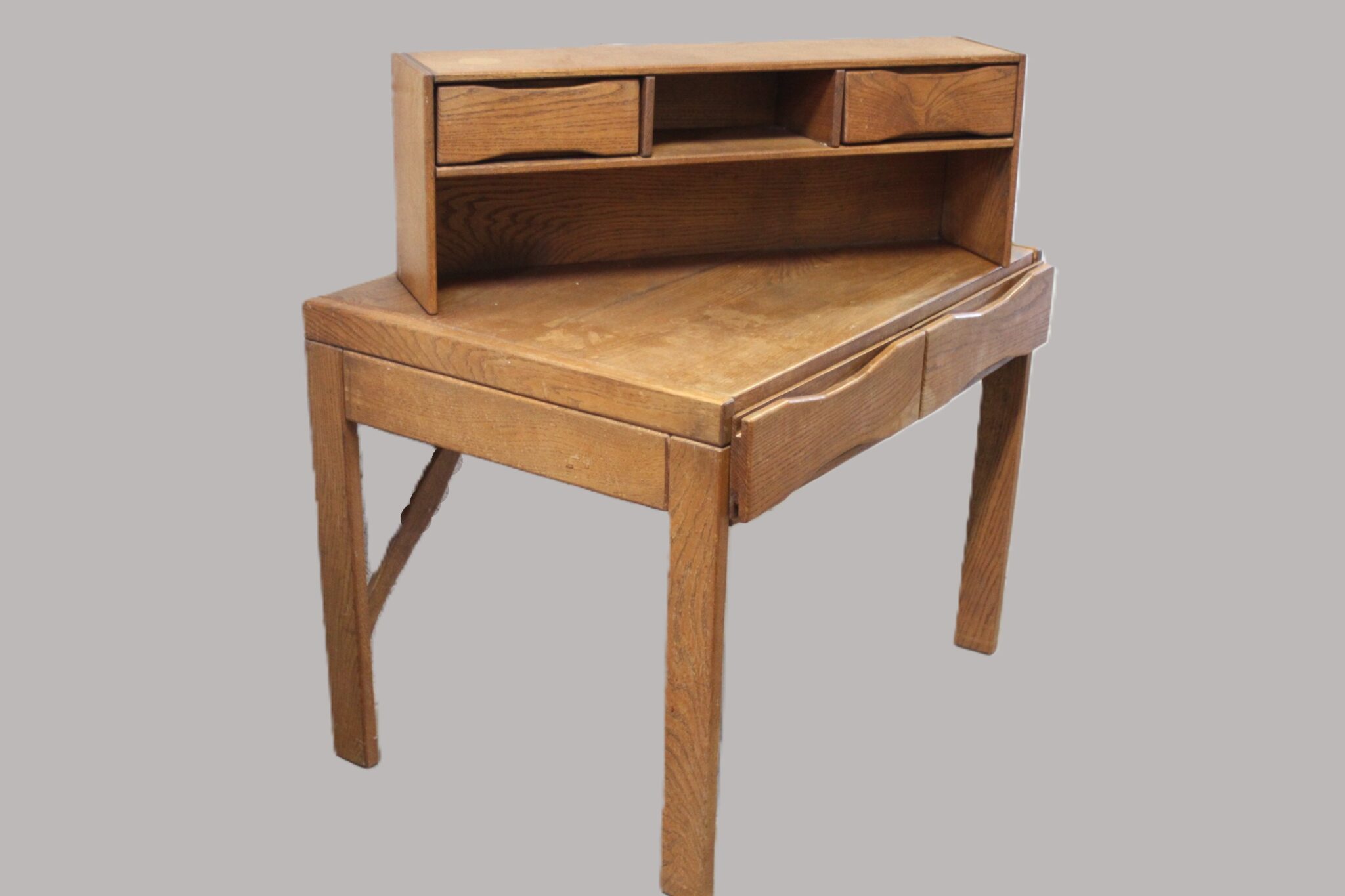 bureau-artisanal-en-chene-massif-design-francais-mobilier-brocante-occasion-emmaus-scherwiller-etikette (1)