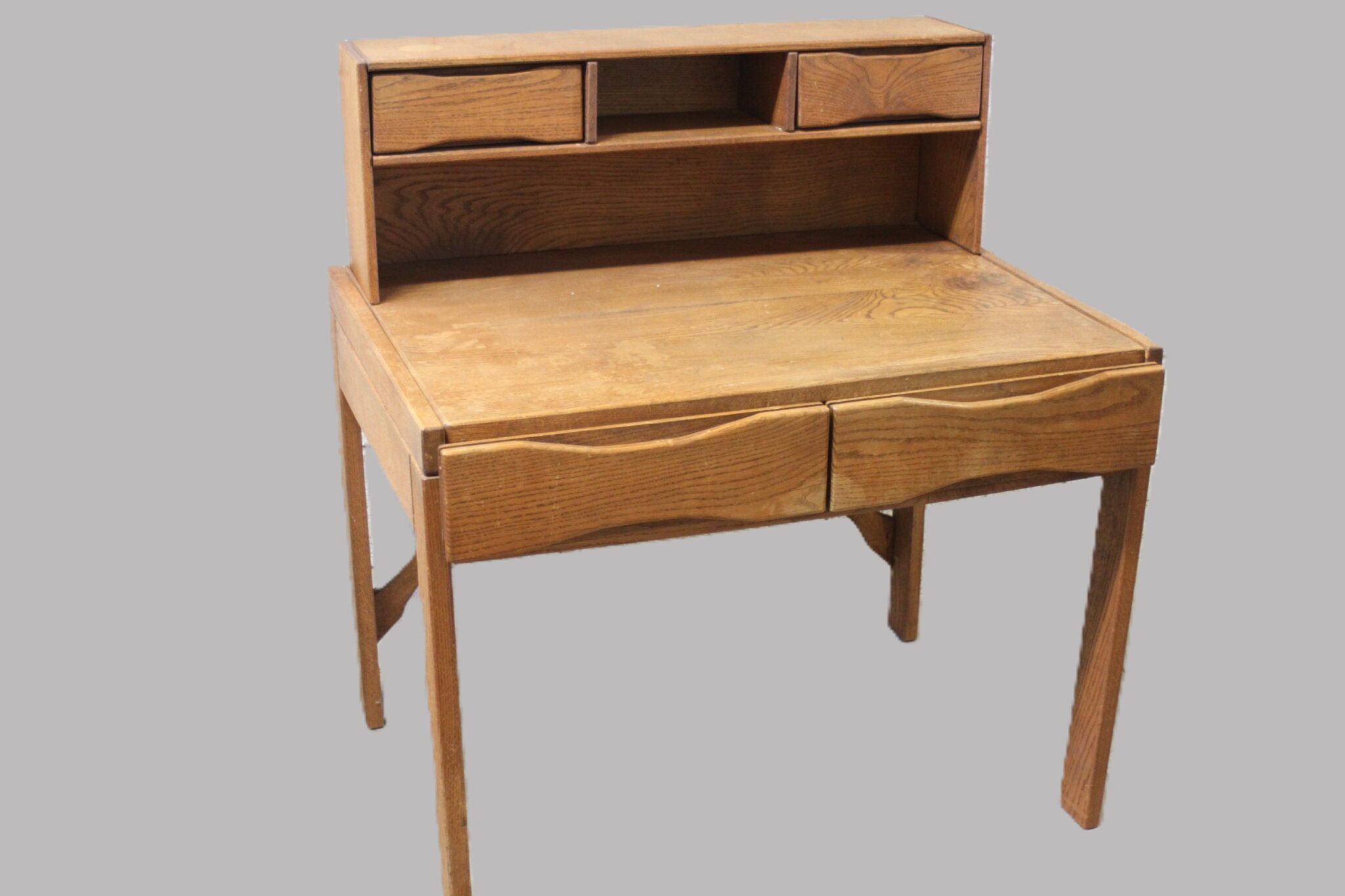 bureau-artisanal-en-chene-massif-design-francais-mobilier-brocante-occasion-emmaus-scherwiller-etikette (2)