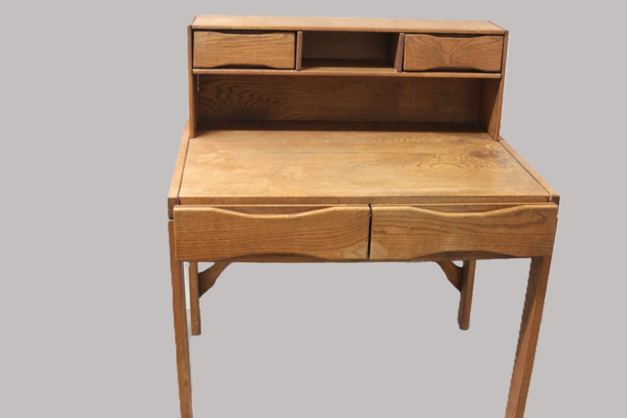 bureau-artisanal-en-chene-massif-design-francais-mobilier-brocante-occasion-emmaus-scherwiller-etikette (3)