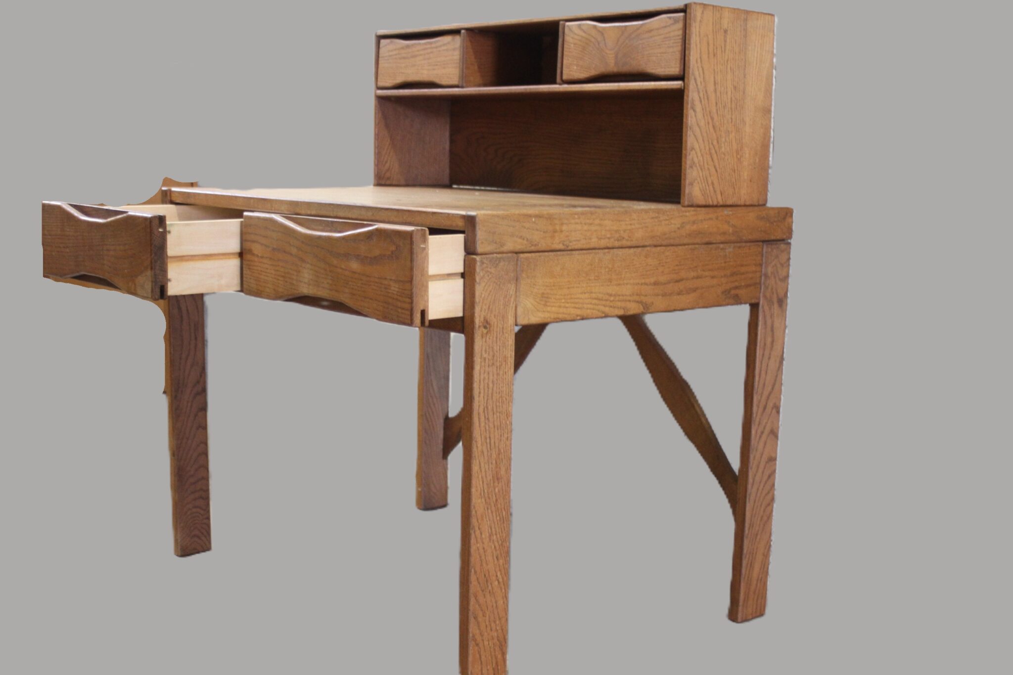bureau-artisanal-en-chene-massif-design-francais-mobilier-brocante-occasion-emmaus-scherwiller-etikette (5)