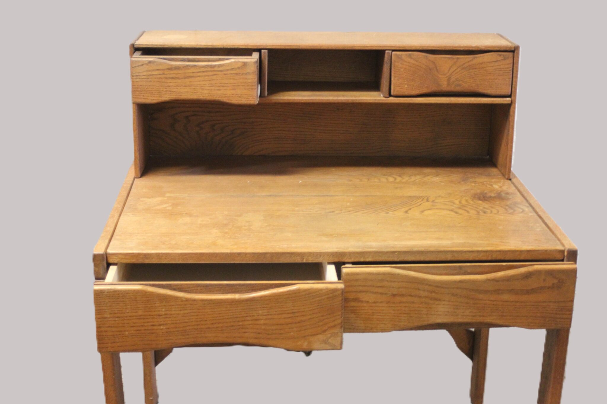 bureau-artisanal-en-chene-massif-design-francais-mobilier-brocante-occasion-emmaus-scherwiller-etikette (6)
