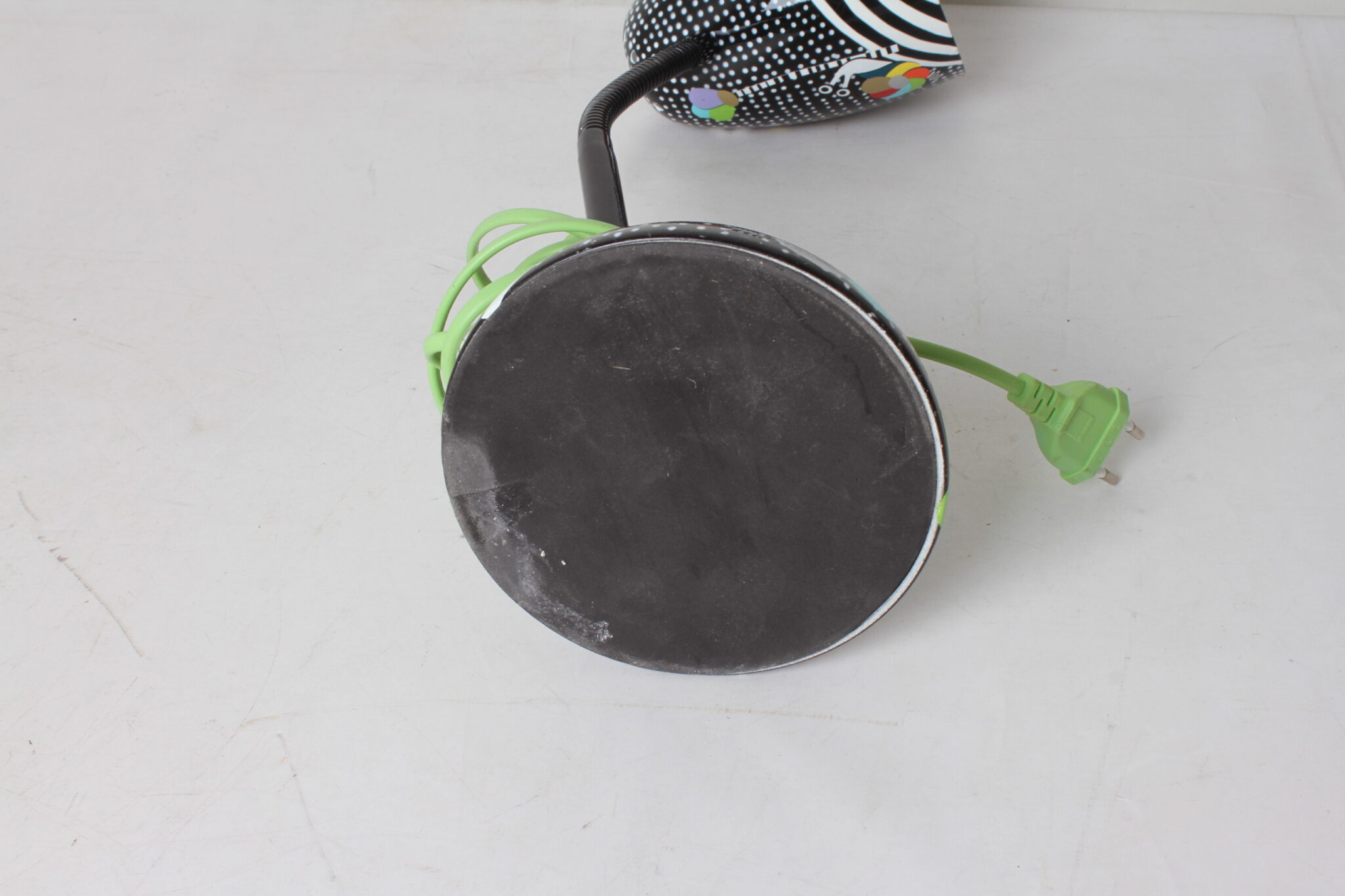 lampe-de-bureau-multicolore-pylones-decor-poissons-luminaires-occasion-emmaus-scherwiller-etikette (1)