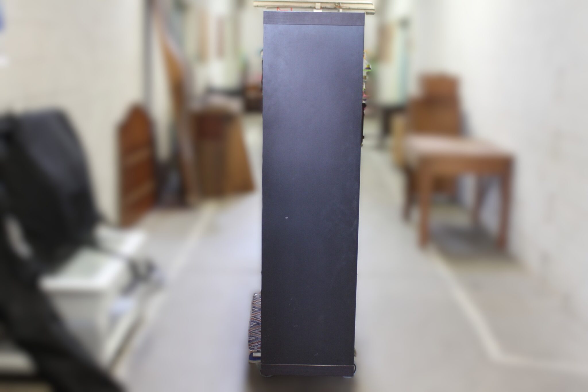 meuble-rangement-16-casiers-bois-noir-mobilier-brocante-occasion-emmaus-scherwiller-etikette (1)