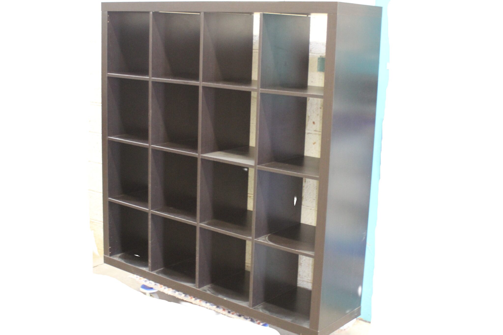 meuble-rangement-16-casiers-bois-noir-mobilier-brocante-occasion-emmaus-scherwiller-etikette (2)