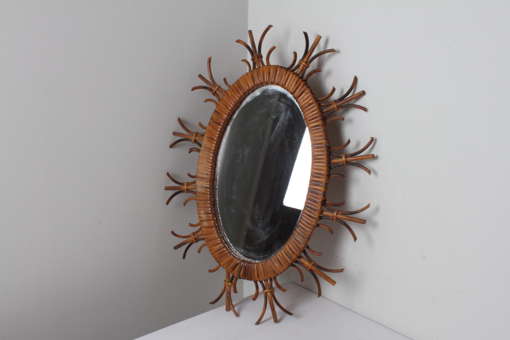 miroir-vintage-ovale-en-rotin-objets-deco-brocante-occasion-emmaus-scherwiller-etikette (2)