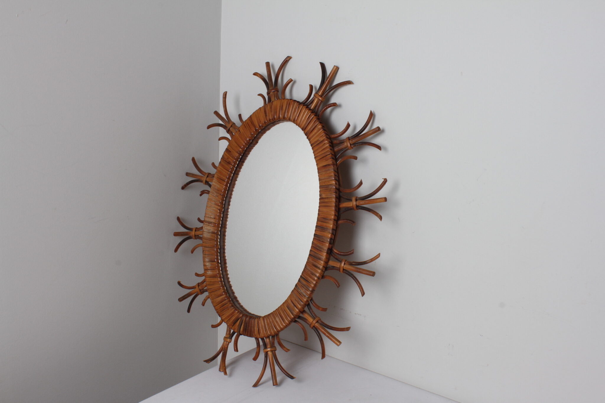 miroir-vintage-ovale-en-rotin-objets-deco-brocante-occasion-emmaus-scherwiller-etikette (3)