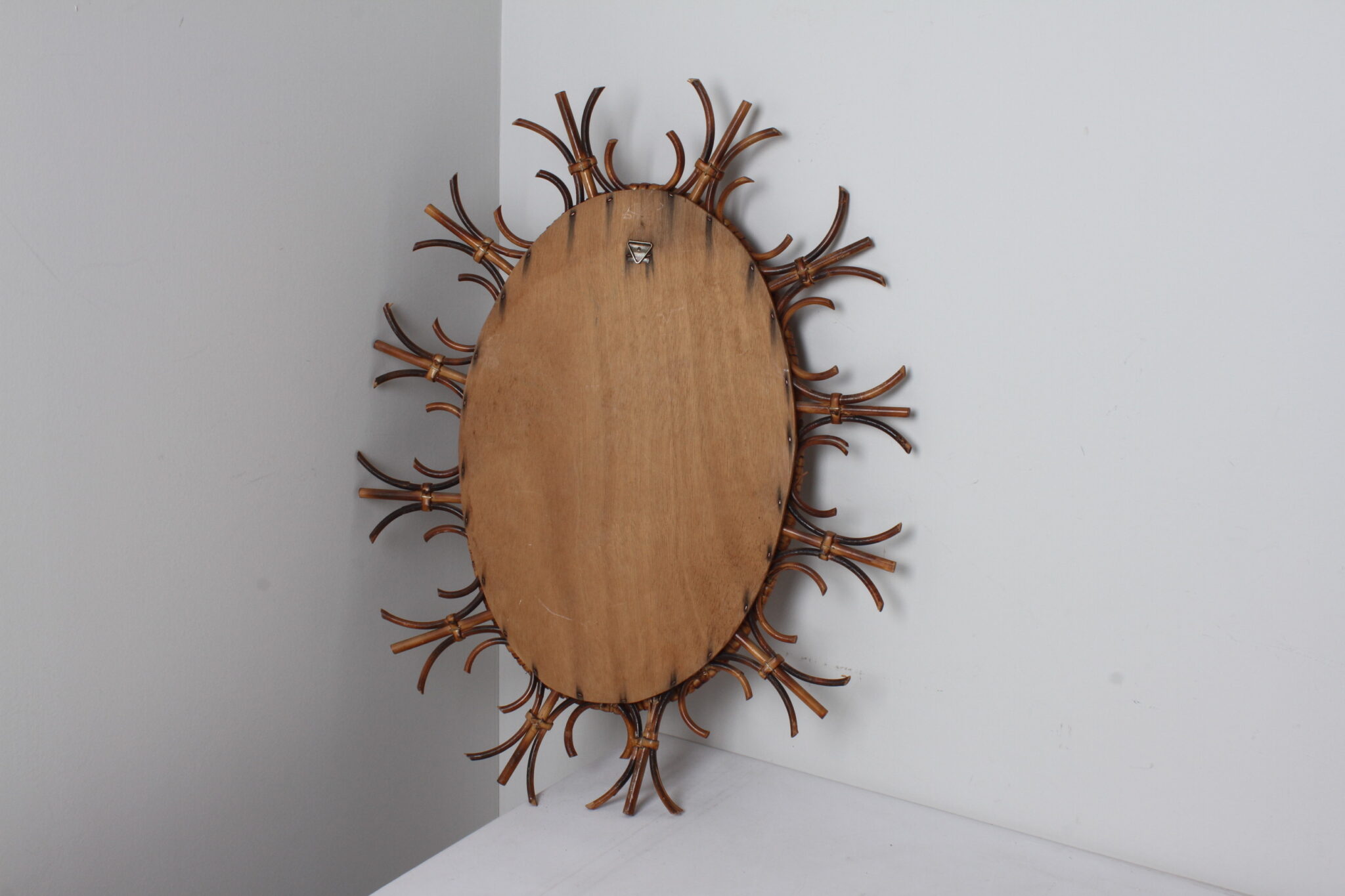 miroir-vintage-ovale-en-rotin-objets-deco-brocante-occasion-emmaus-scherwiller-etikette (4)