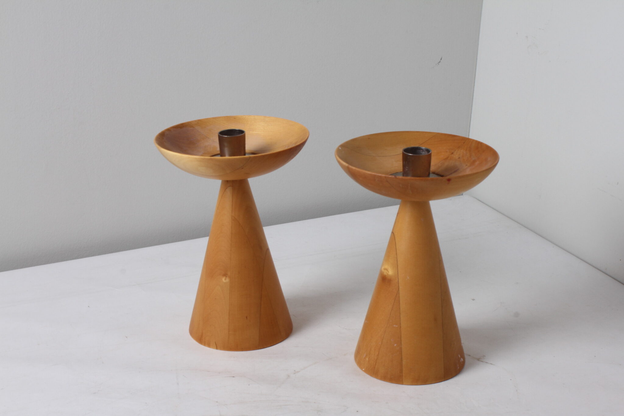 paire-de-bougeoirs-design-scandinave-bois-ikea-objets-deco-occasion-emmaus-scherwiller-etikette (2)