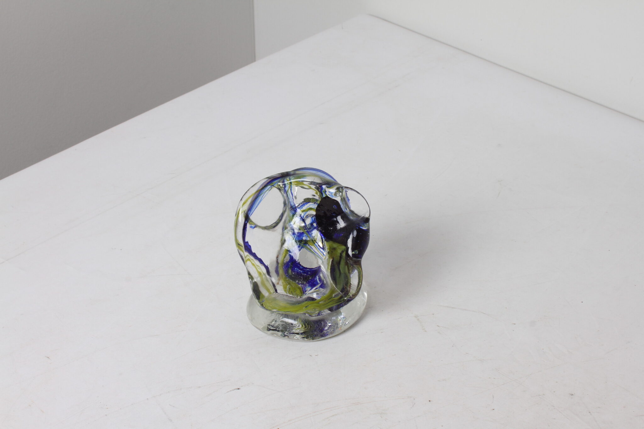 presse-papier-verre-d'art-jaune-bleu-objets-deco-brocante-occasion-emmaus-scherwiller-etikette (2)