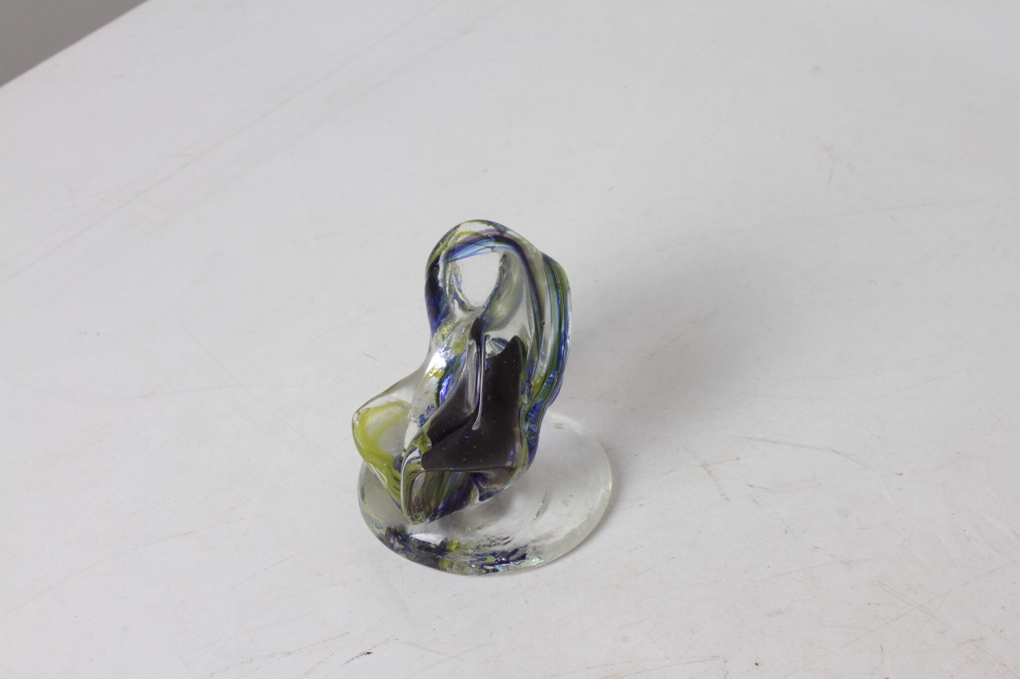 presse-papier-verre-d'art-jaune-bleu-objets-deco-brocante-occasion-emmaus-scherwiller-etikette (3)