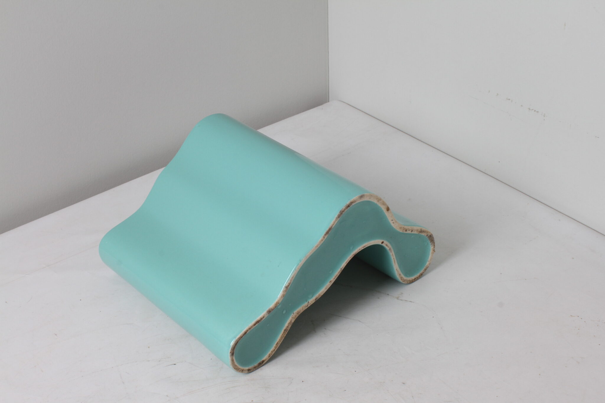 vase-design-biomorphique-en-ceramique-vert-objets-deco-brocante-occasion-emmaus-scherwiller-etikette (1)