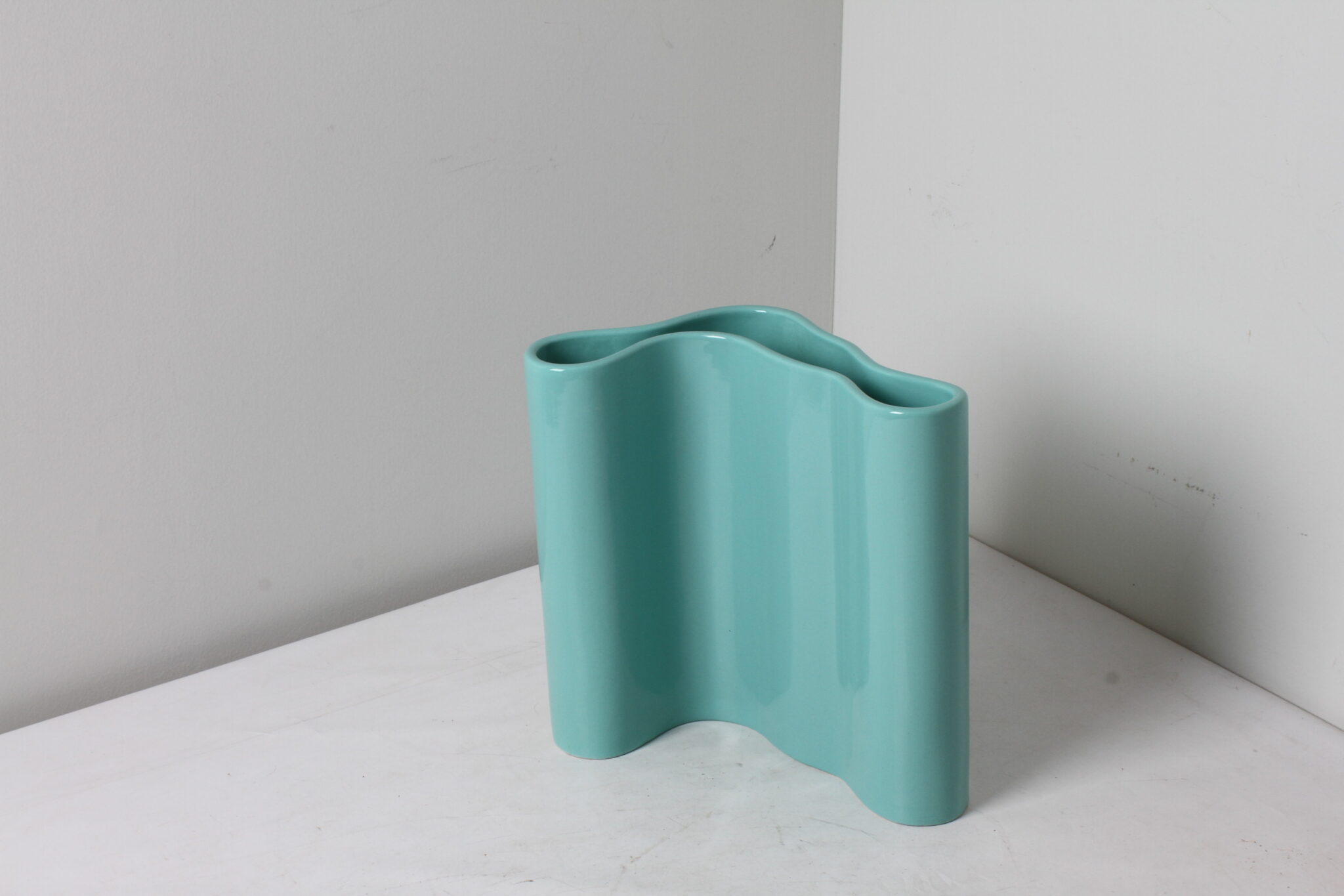 vase-design-biomorphique-en-ceramique-vert-objets-deco-brocante-occasion-emmaus-scherwiller-etikette (2)