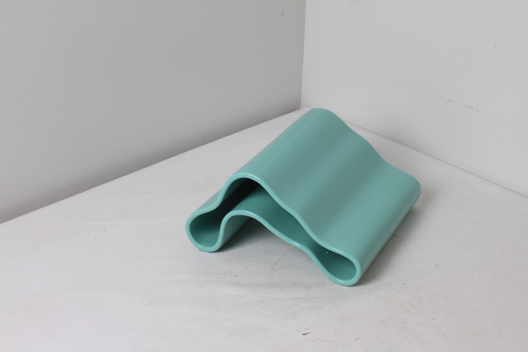 vase-design-biomorphique-en-ceramique-vert-objets-deco-brocante-occasion-emmaus-scherwiller-etikette (4)