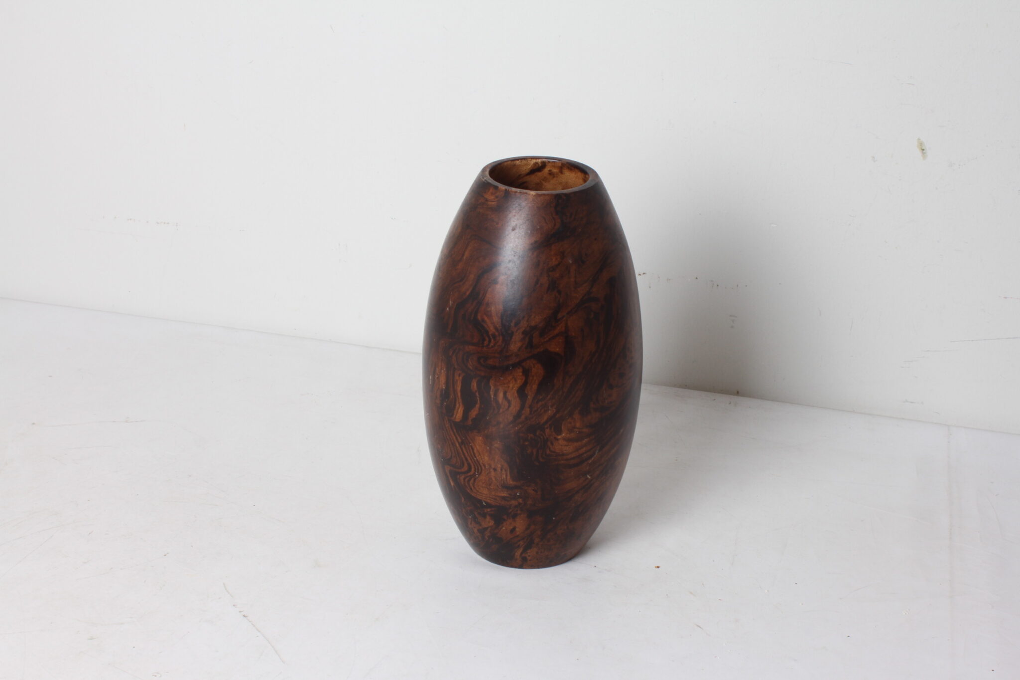 vase-en-bois-de-forme-ovoide-objets-deco-brocante-occasion-emmaus-scherwiller-etikette (2)
