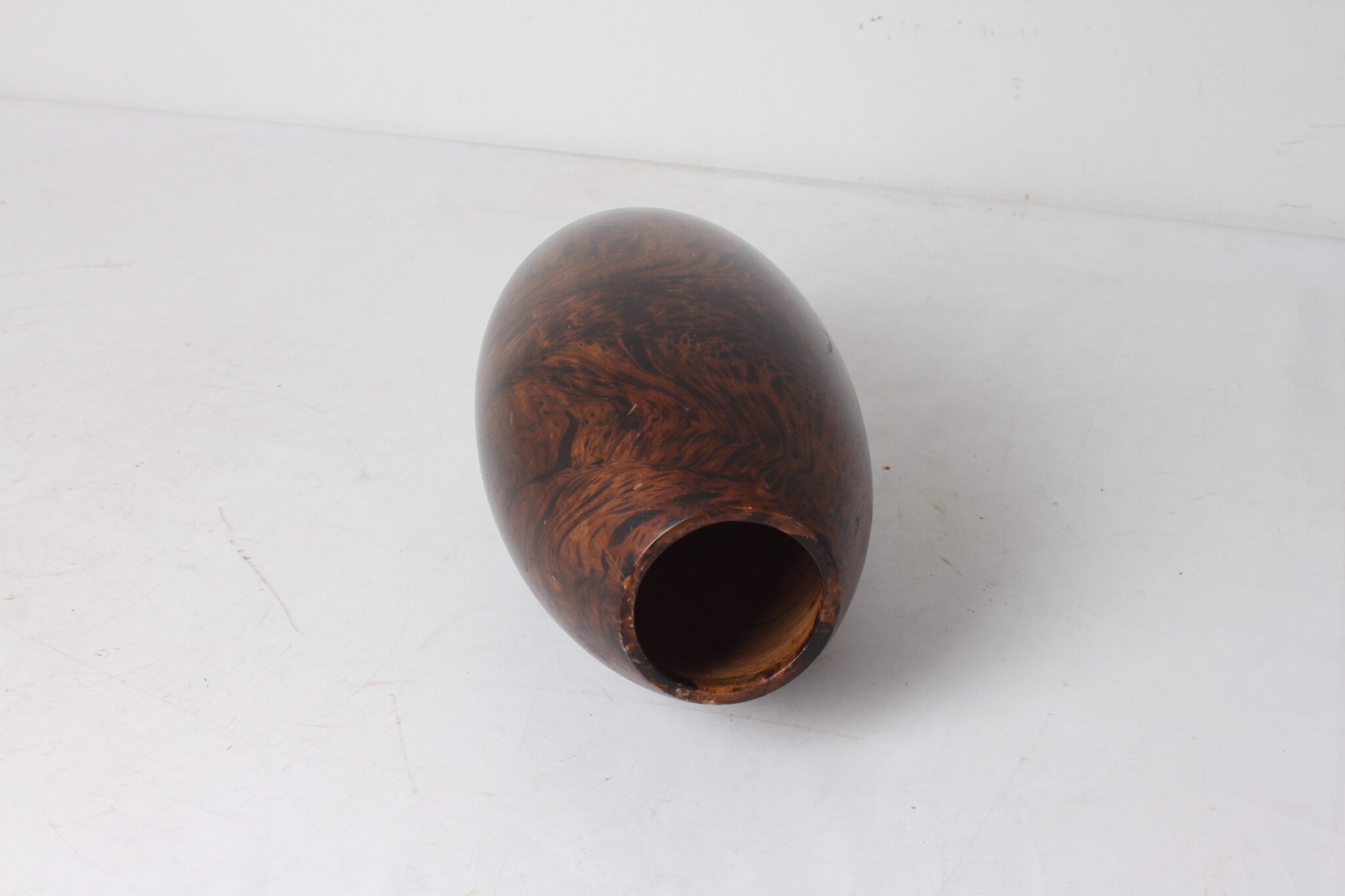 vase-en-bois-de-forme-ovoide-objets-deco-brocante-occasion-emmaus-scherwiller-etikette (3)