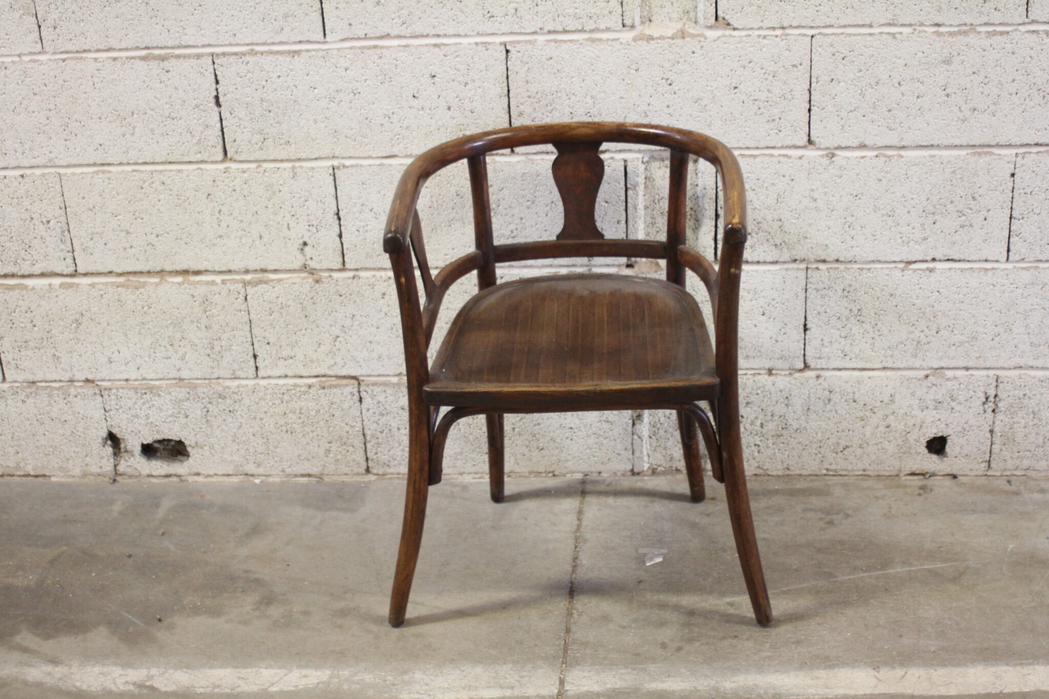 ancien-fauteuil-bistrot-bureau-bois-courbe-thonet-baumann-mobilier-brocante-occasion-emmaus-scherwiller-etikette (3)