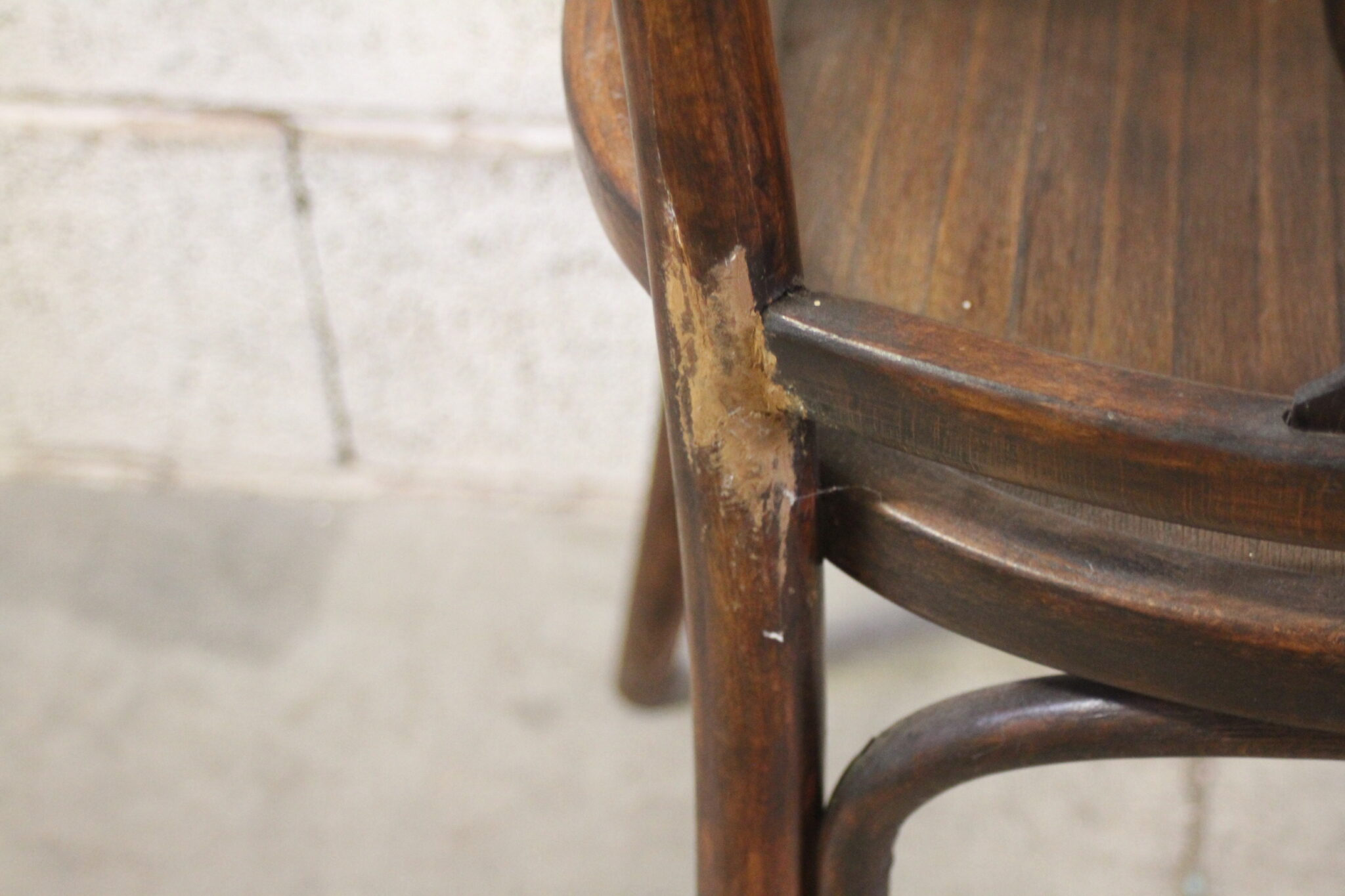 ancien-fauteuil-bistrot-bureau-bois-courbe-thonet-baumann-mobilier-brocante-occasion-emmaus-scherwiller-etikette (6)