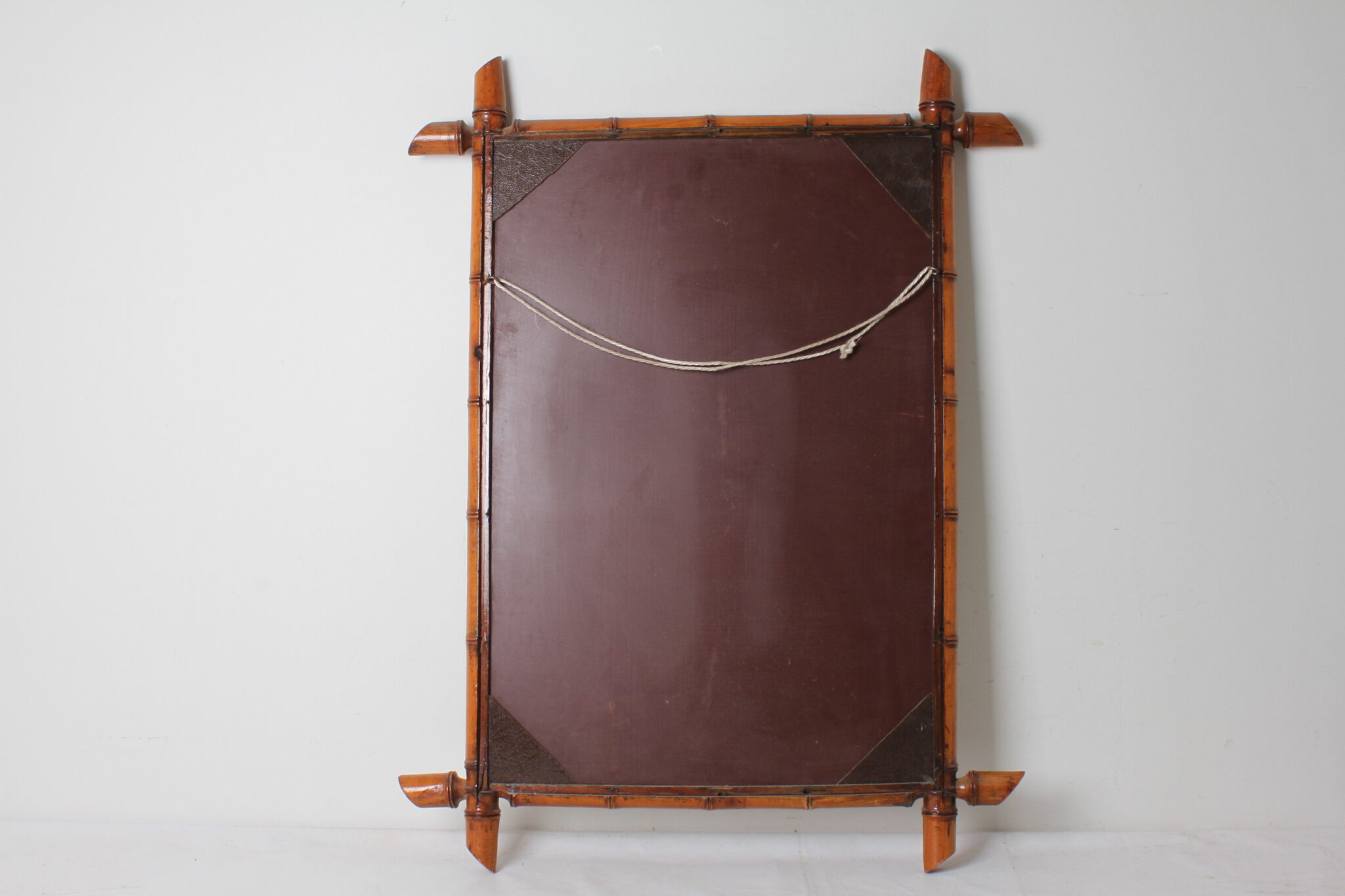 ancien-miroir-bois-tourne-imitation-bambou-objets-deco-brocante-occasion-emmaus-scherwiller-etikette (1)