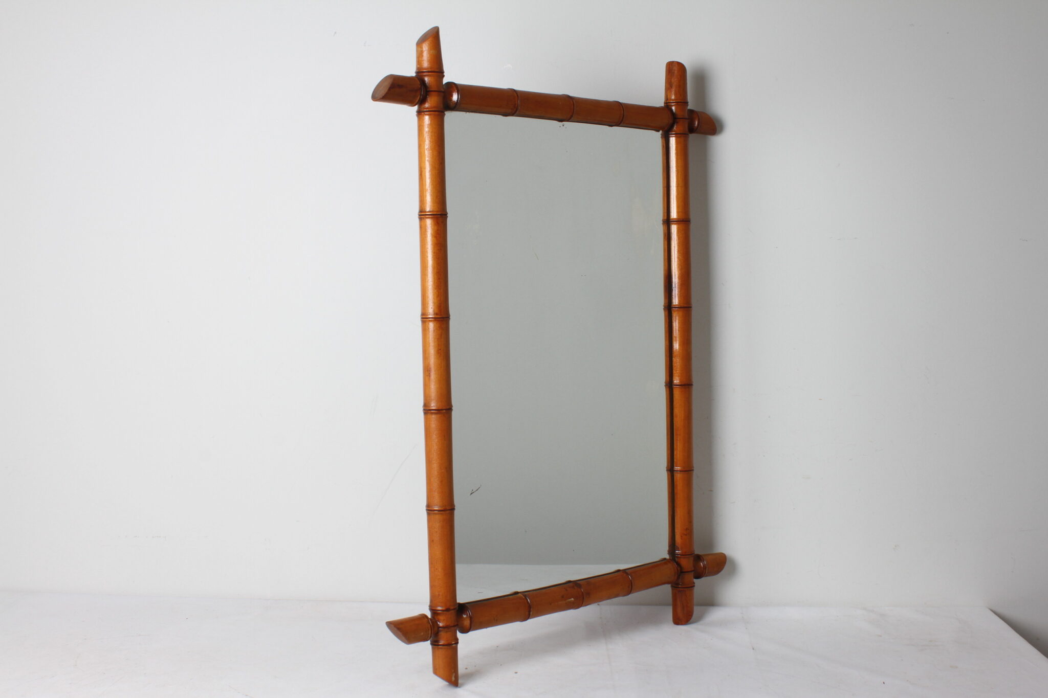 ancien-miroir-bois-tourne-imitation-bambou-objets-deco-brocante-occasion-emmaus-scherwiller-etikette (2)
